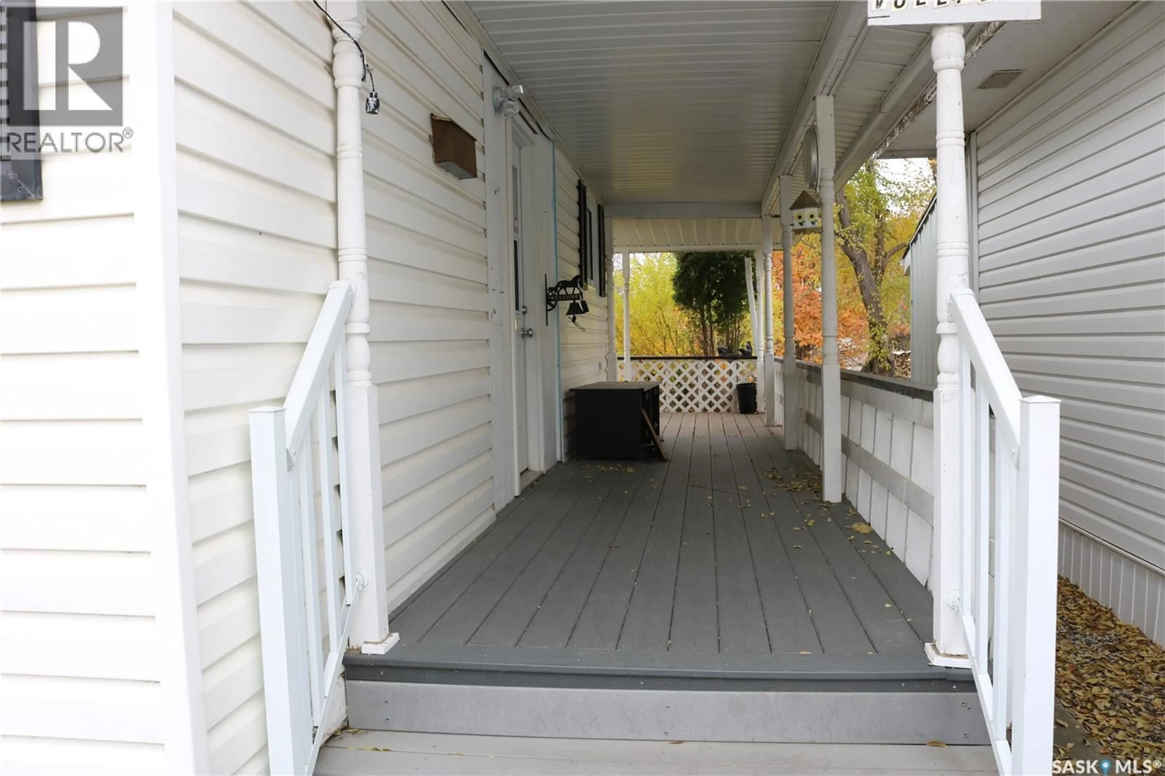 Patio, street for 815 WILLOW STREET, Moosomin Saskatchewan S0G3N0