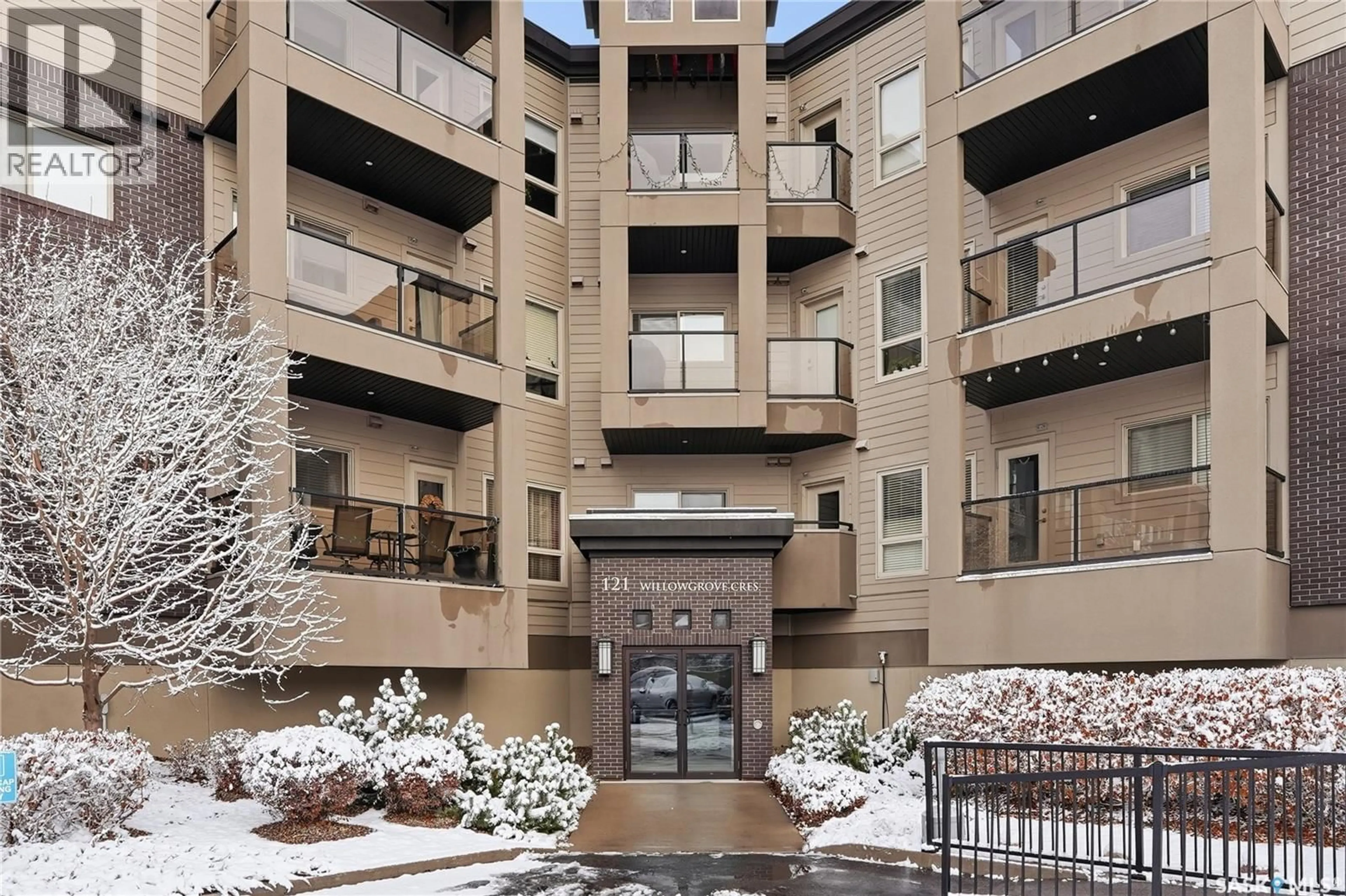 Indoor foyer for 121 - 325 WILLOWGROVE CRESCENT, Saskatoon Saskatchewan S7W0R1