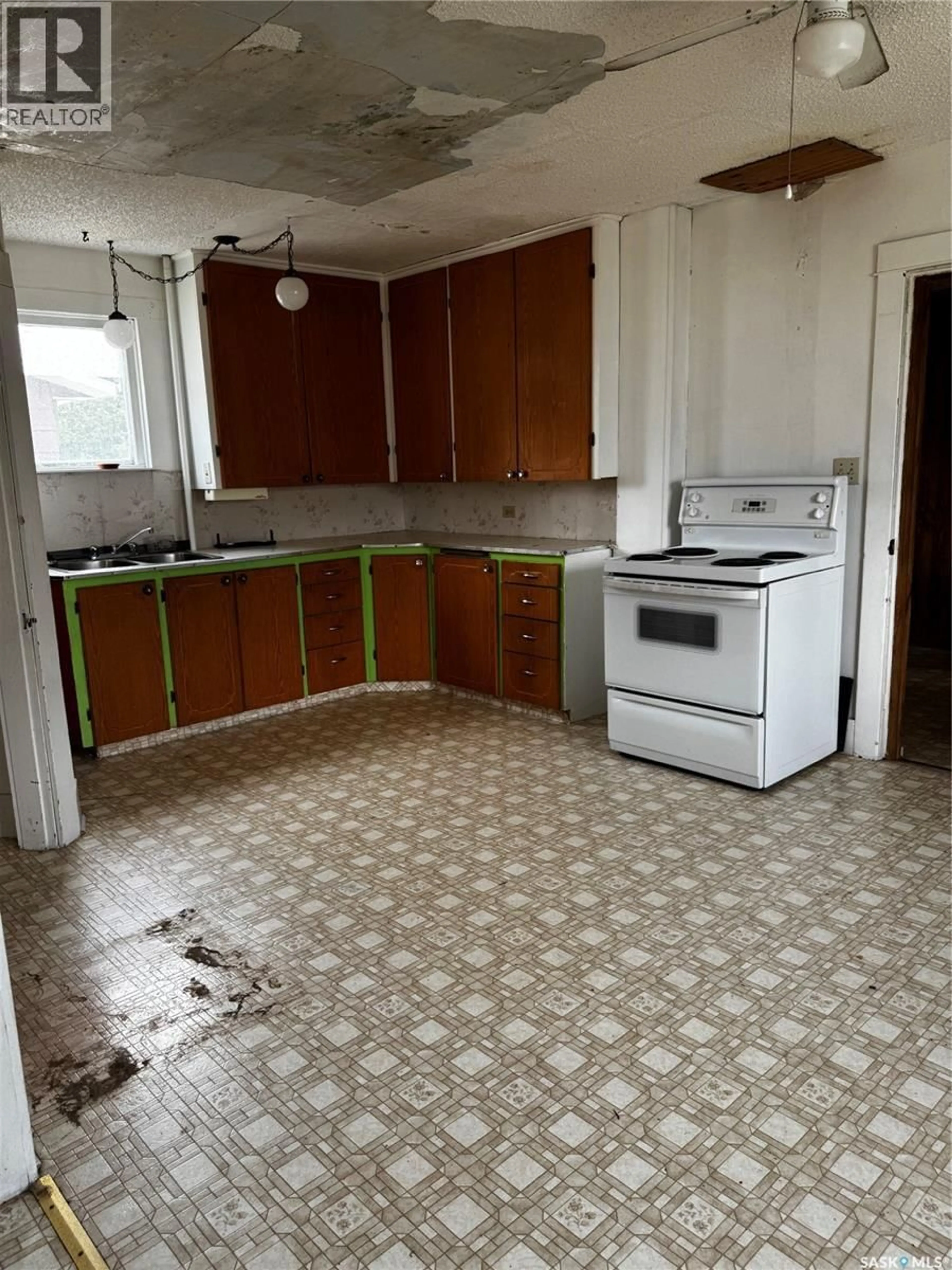 Standard kitchen, unknown for 210 2ND AVENUE, Nokomis Saskatchewan S0G3R0