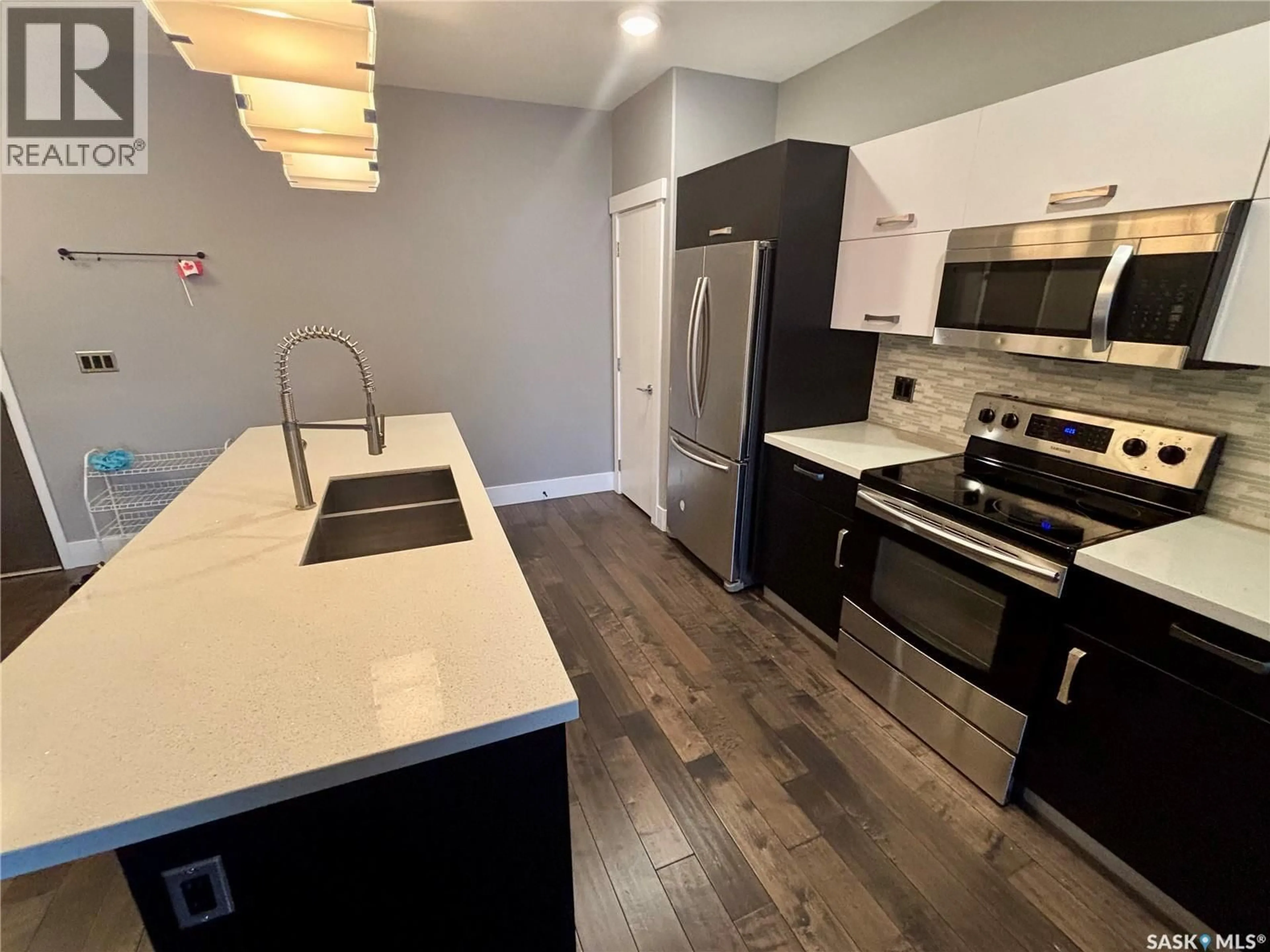 Open concept kitchen, unknown for 204 - 1010 MAIN STREET, Saskatoon Saskatchewan S7H0K7