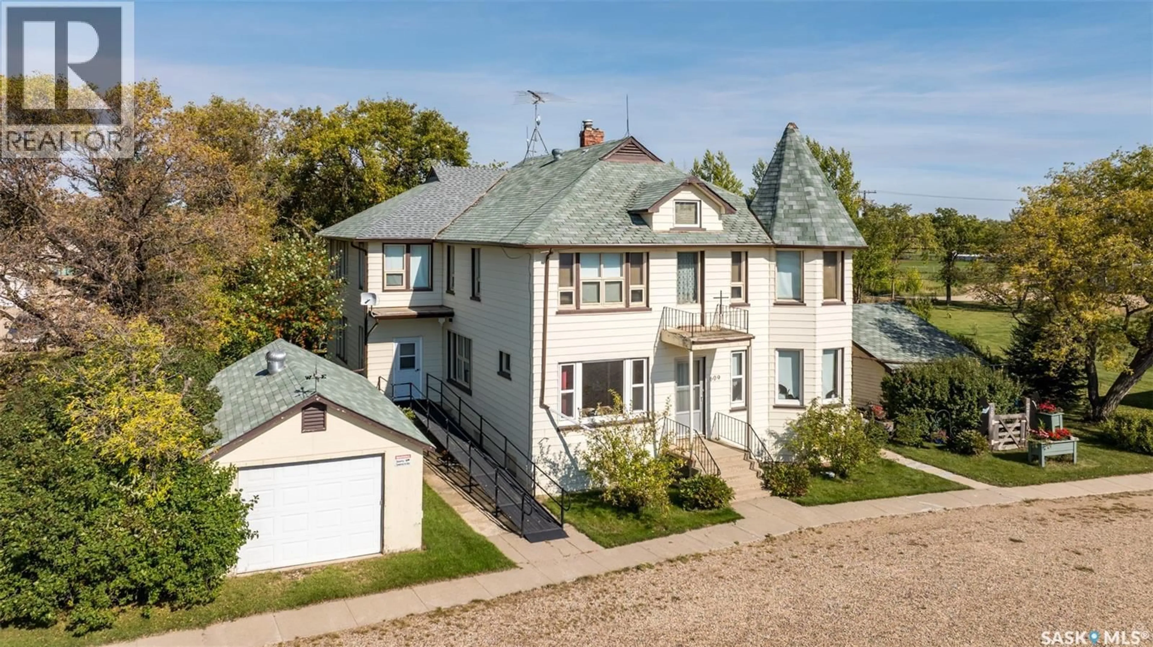 A pic from outside/outdoor area/front of a property/back of a property/a pic from drone, building for 609 MAIN STREET, St. Louis RM No. 431 Saskatchewan S0K3Y0