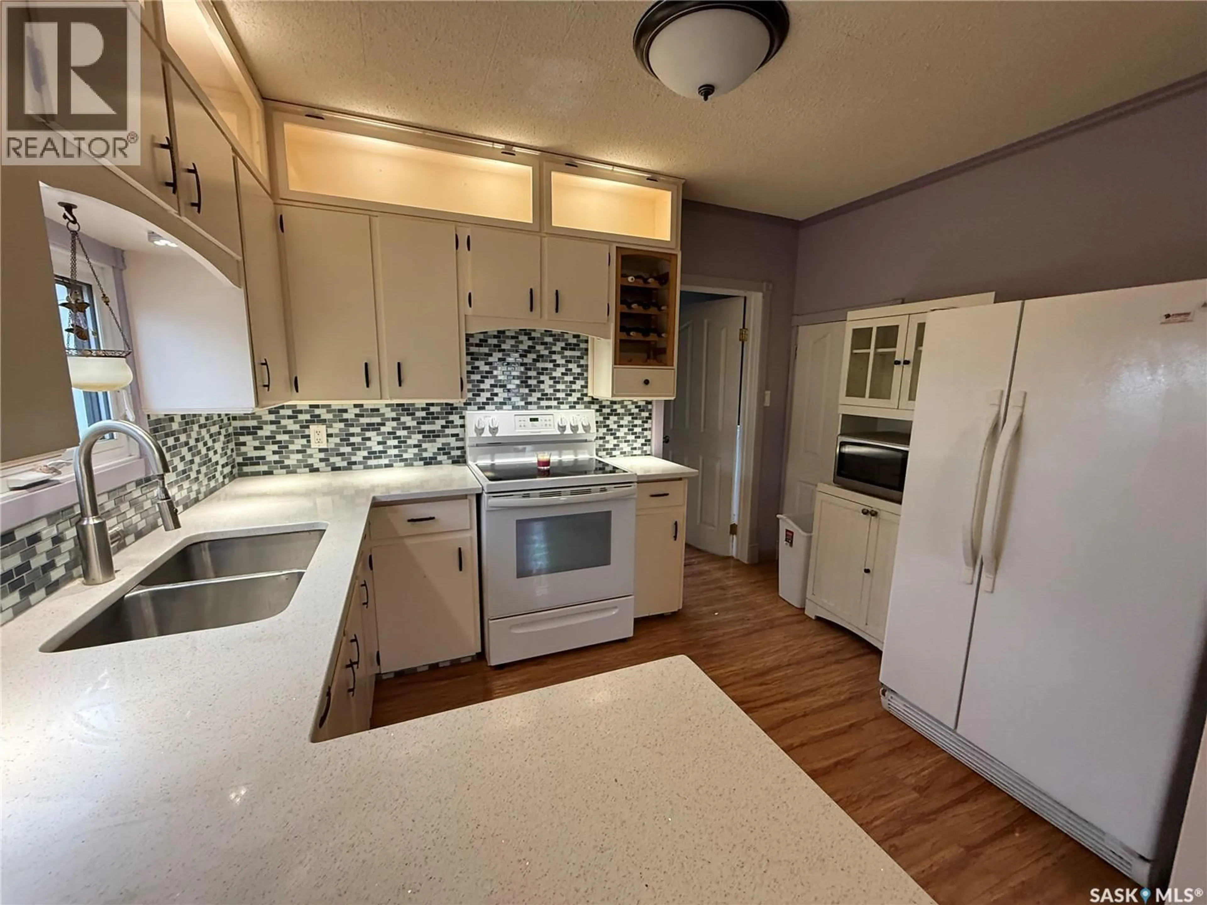 Standard kitchen, unknown for 237 PERKINS STREET, Estevan Saskatchewan S4A0C3