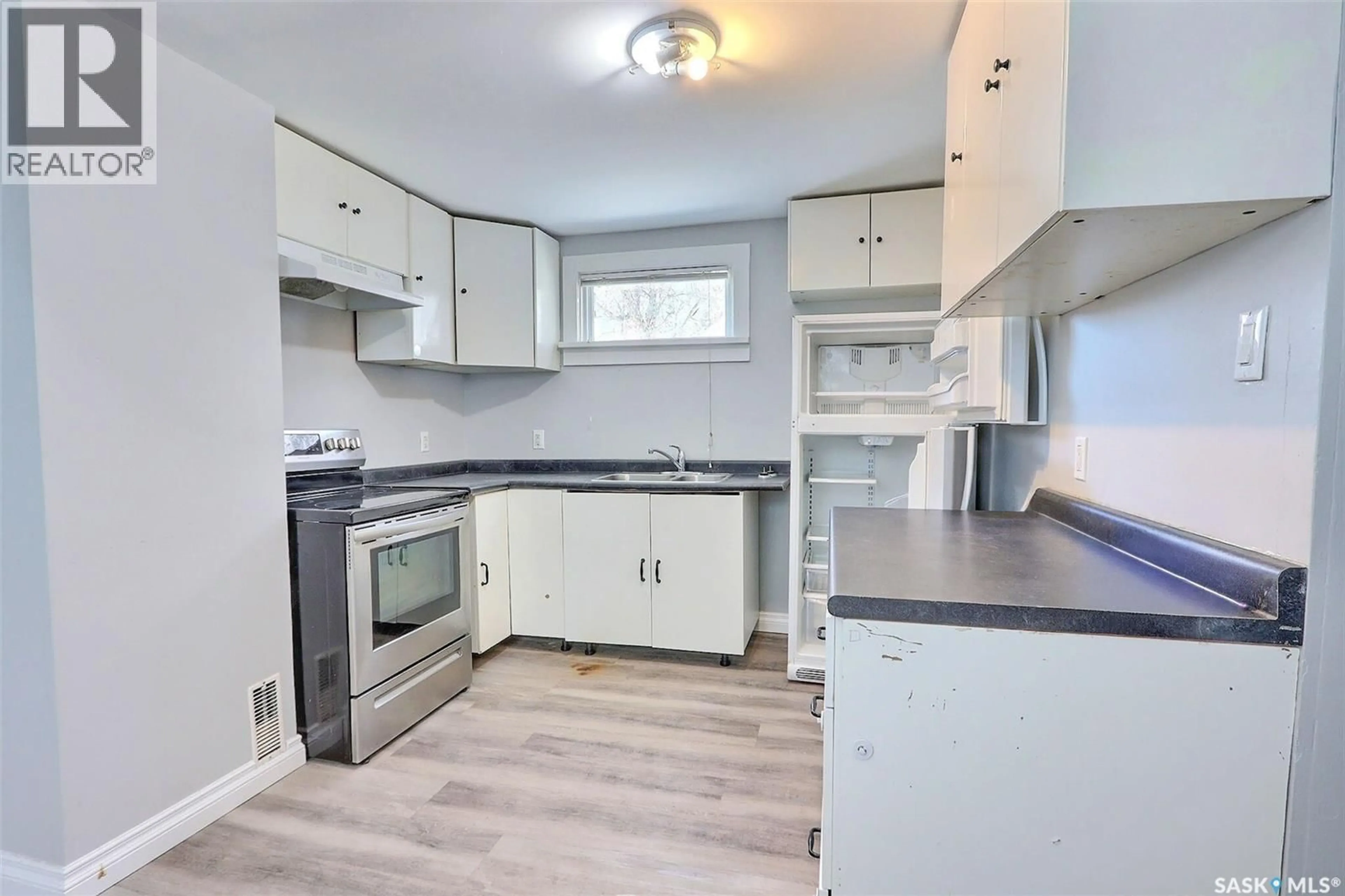 Standard kitchen, unknown for 586 5TH STREET, Prince Albert Saskatchewan S6V0M1