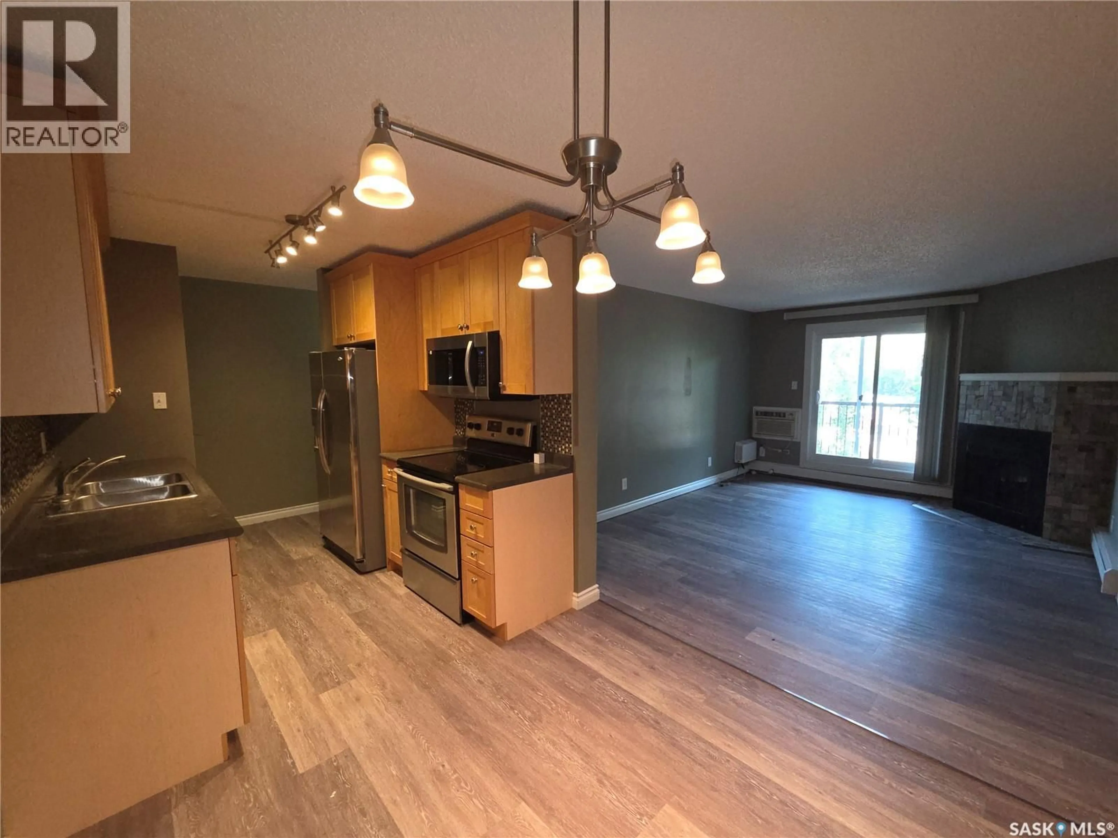 Open concept kitchen, wood/laminate floor for 207B - 4040 8TH STREET, Saskatoon Saskatchewan S7H5L4