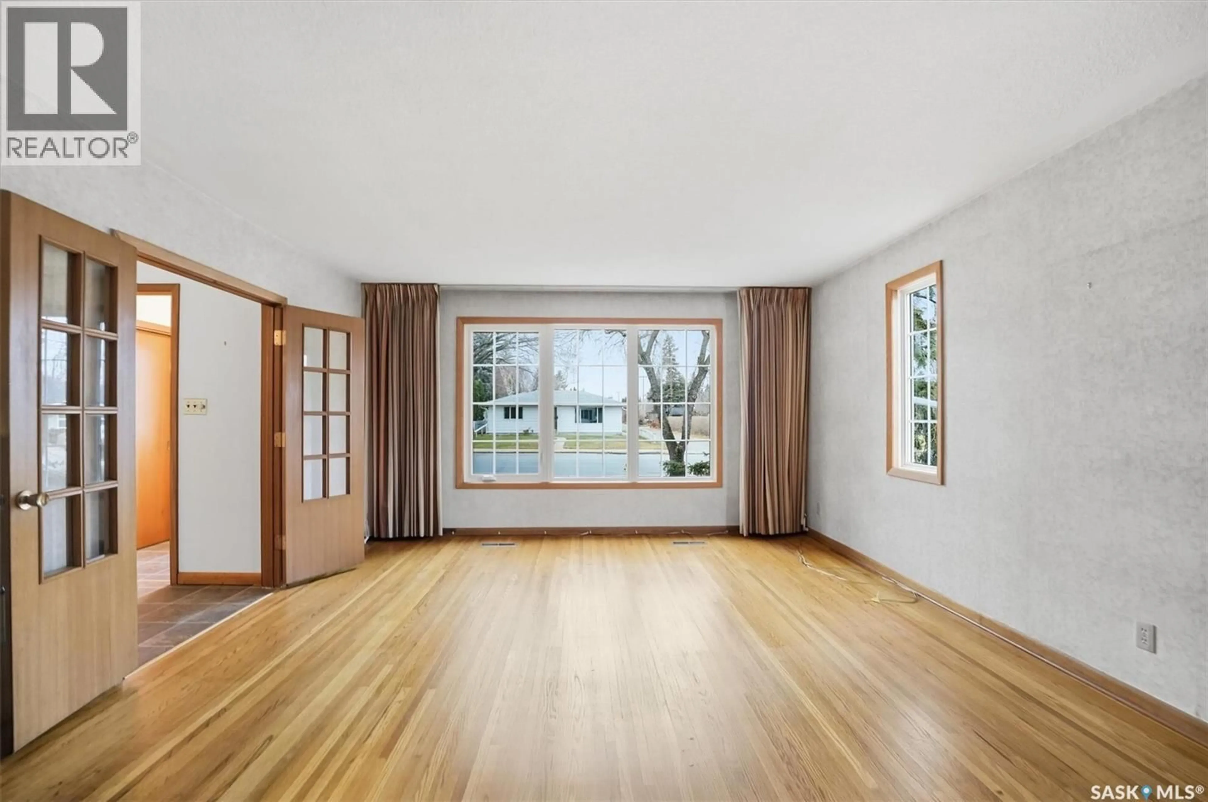 Indoor foyer for 501 BATE CRESCENT, Saskatoon Saskatchewan S7H3A6