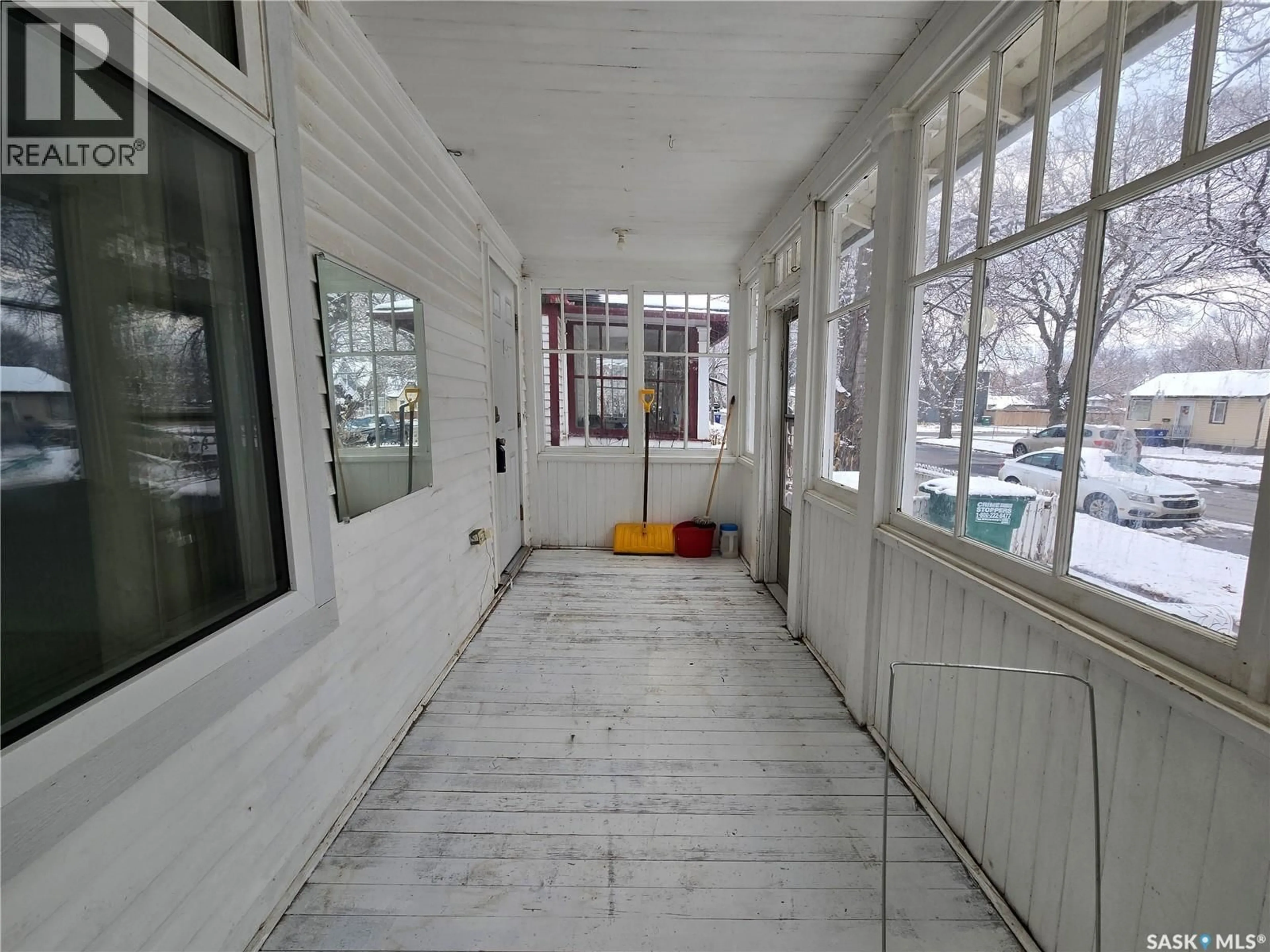 Indoor foyer for N - 1310 G AVENUE, Saskatoon Saskatchewan S7L2A7