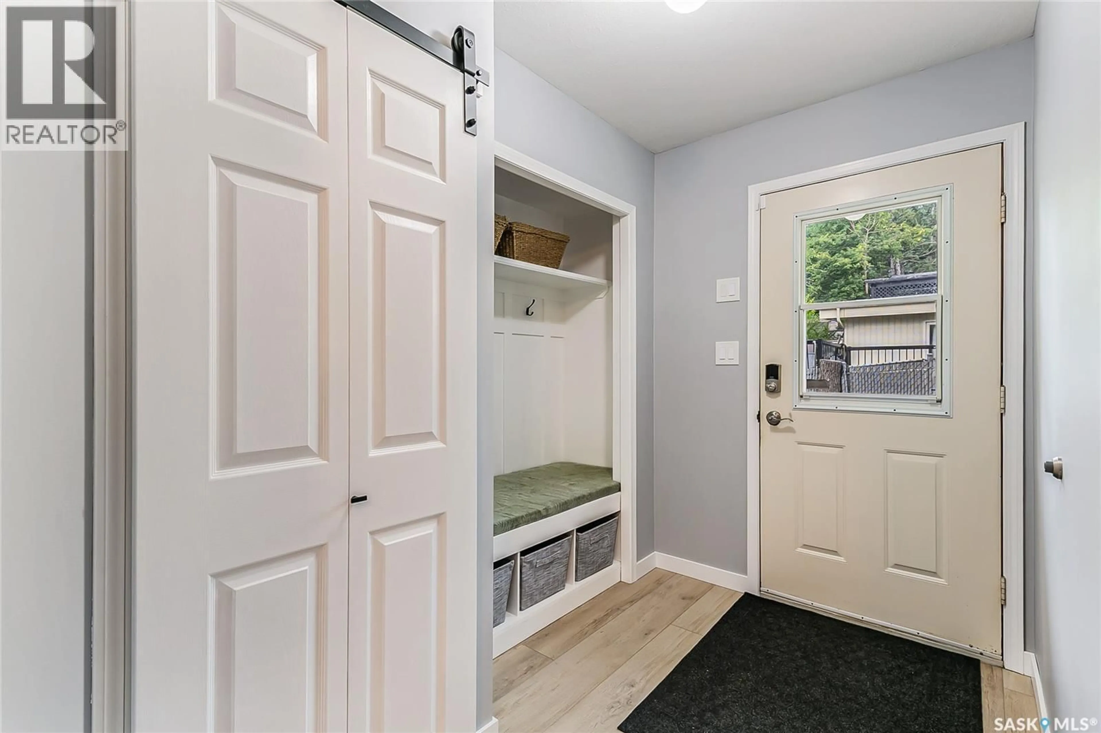 Indoor entryway for 451 9TH STREET, Regina Beach Saskatchewan S0G4C0