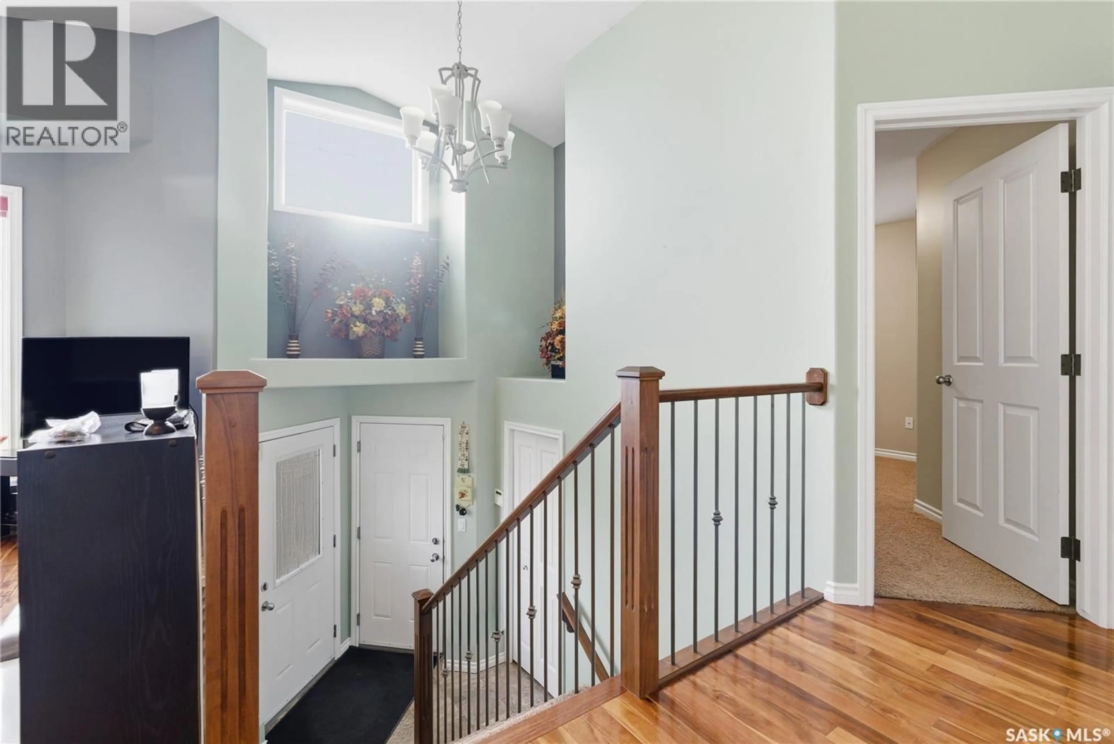 Indoor entryway for 3290 37TH STREET, Saskatoon Saskatchewan S7L7J3