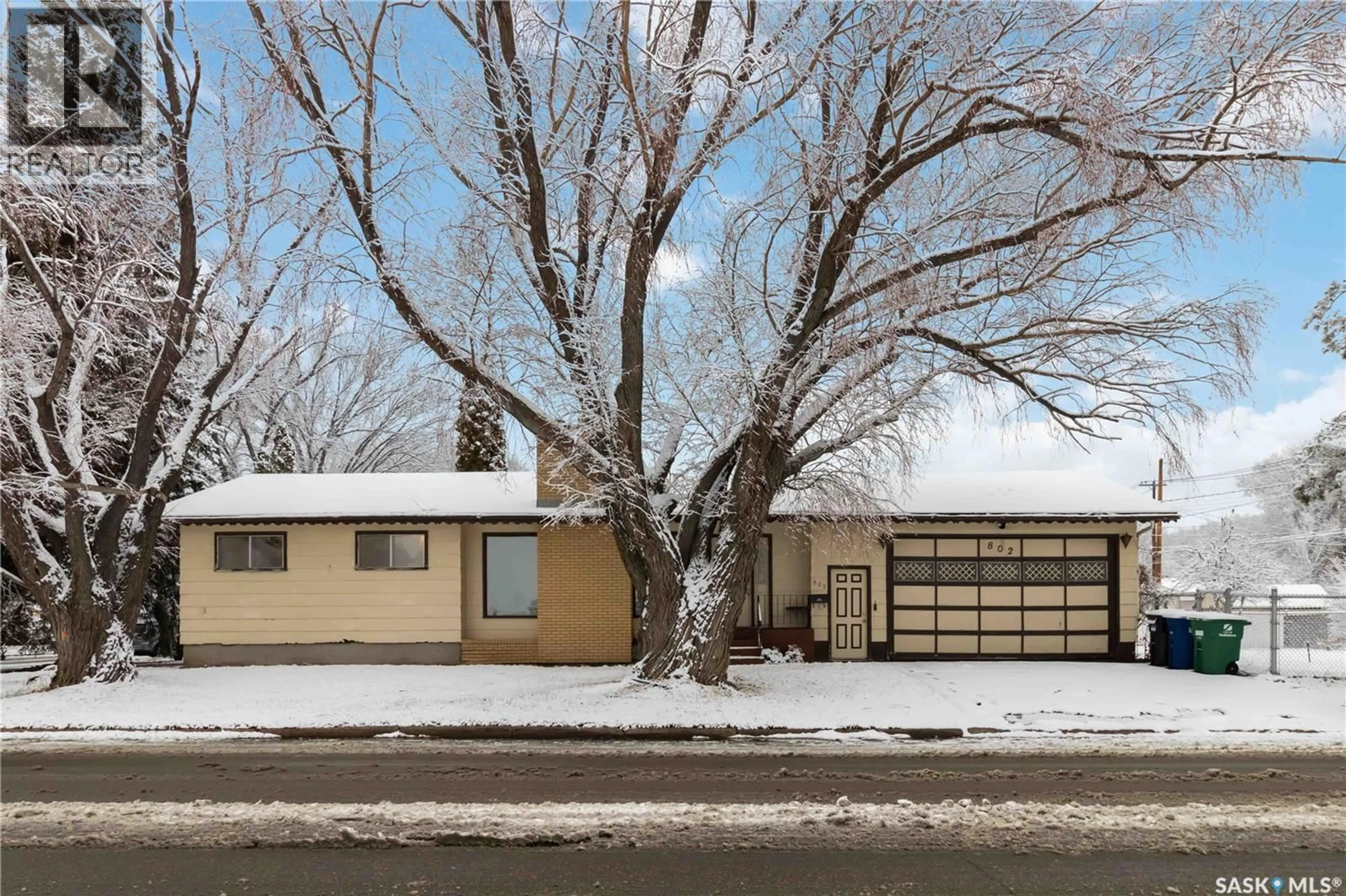 Home with vinyl exterior material, street for 802 V AVENUE, Saskatoon Saskatchewan S7L3G1