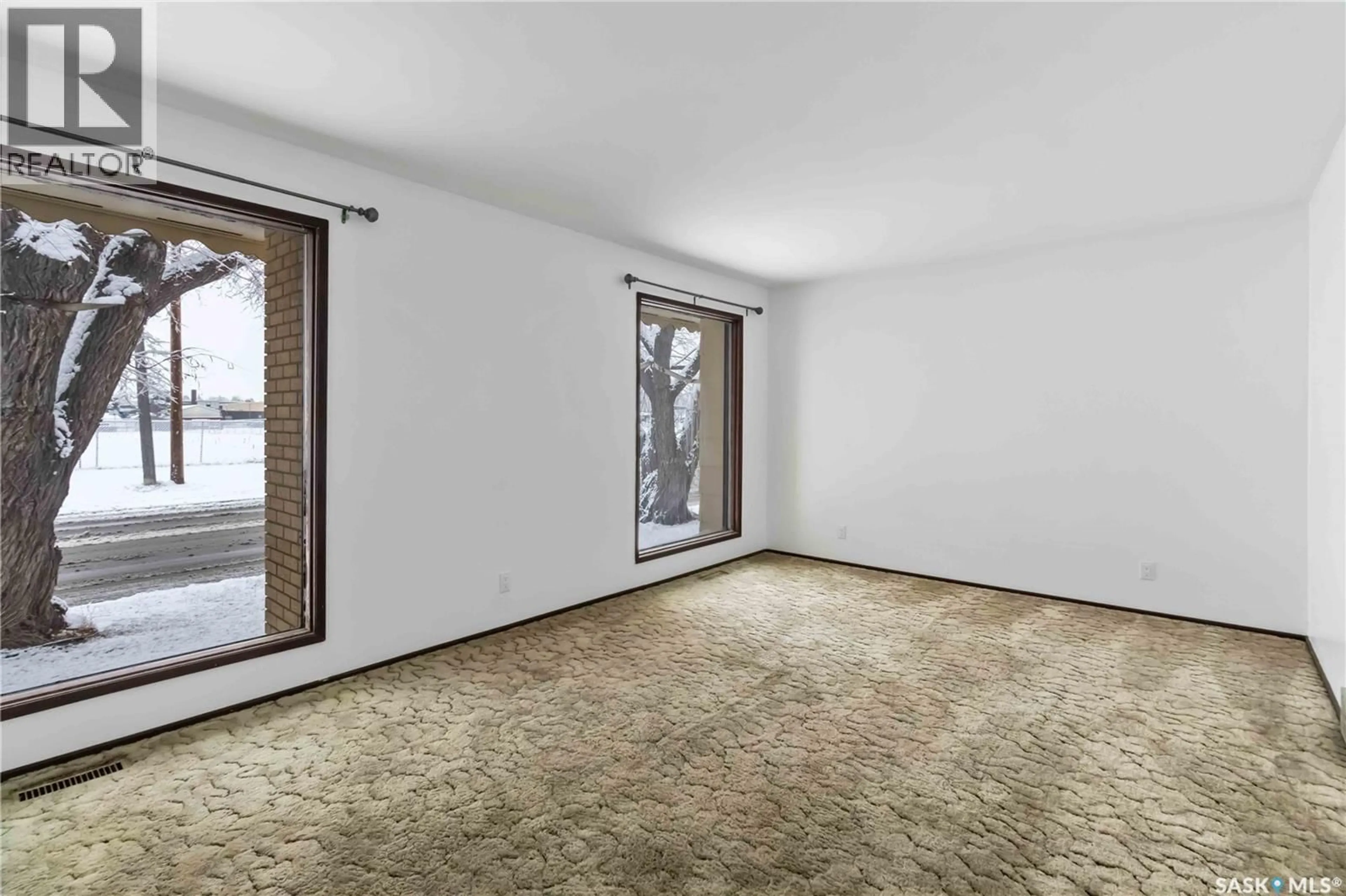 A pic of a room for 802 V AVENUE, Saskatoon Saskatchewan S7L3G1