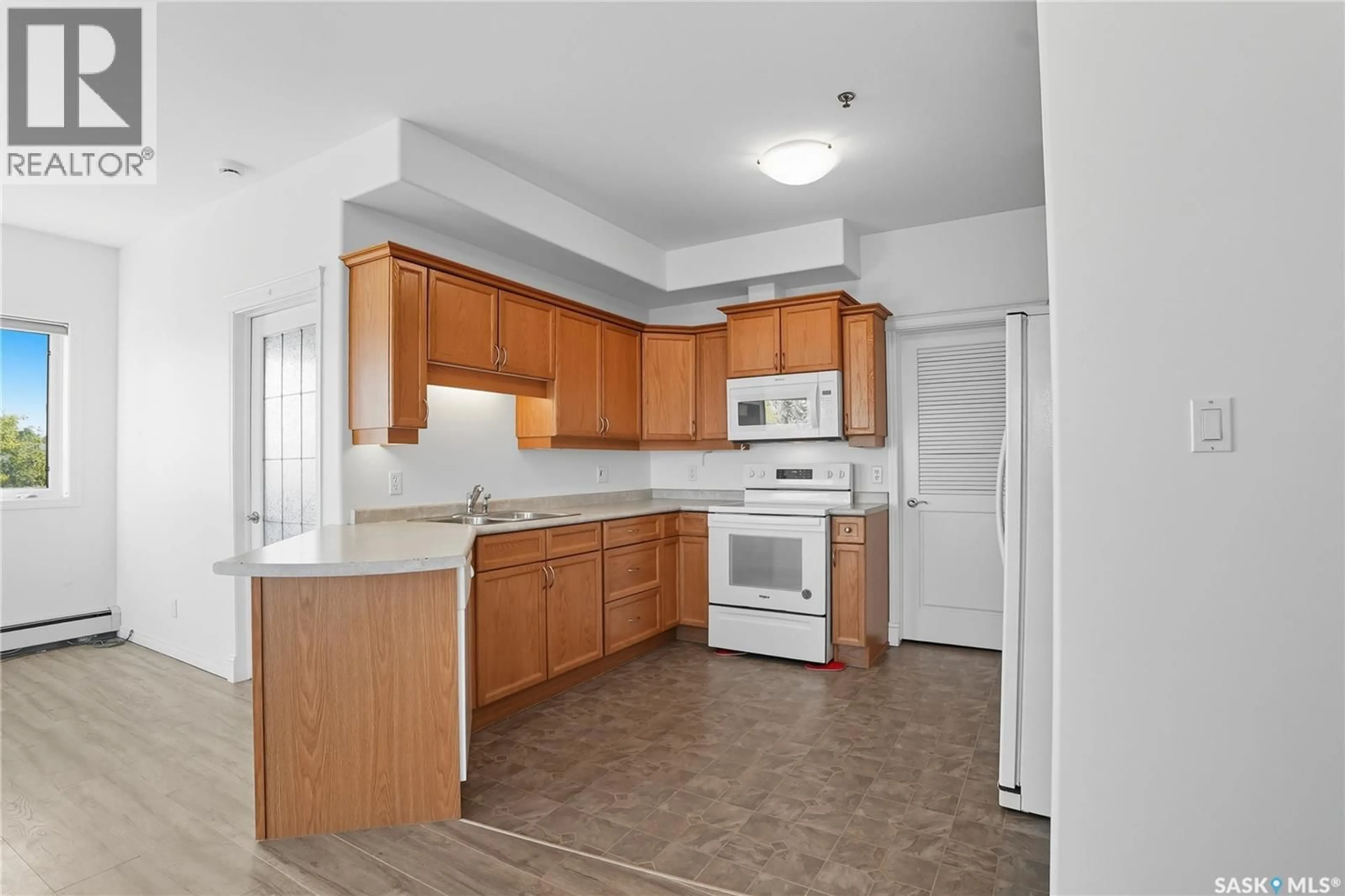 Standard kitchen, unknown for 314 110 ARMISTICE WAY, Saskatoon Saskatchewan S7J5L8