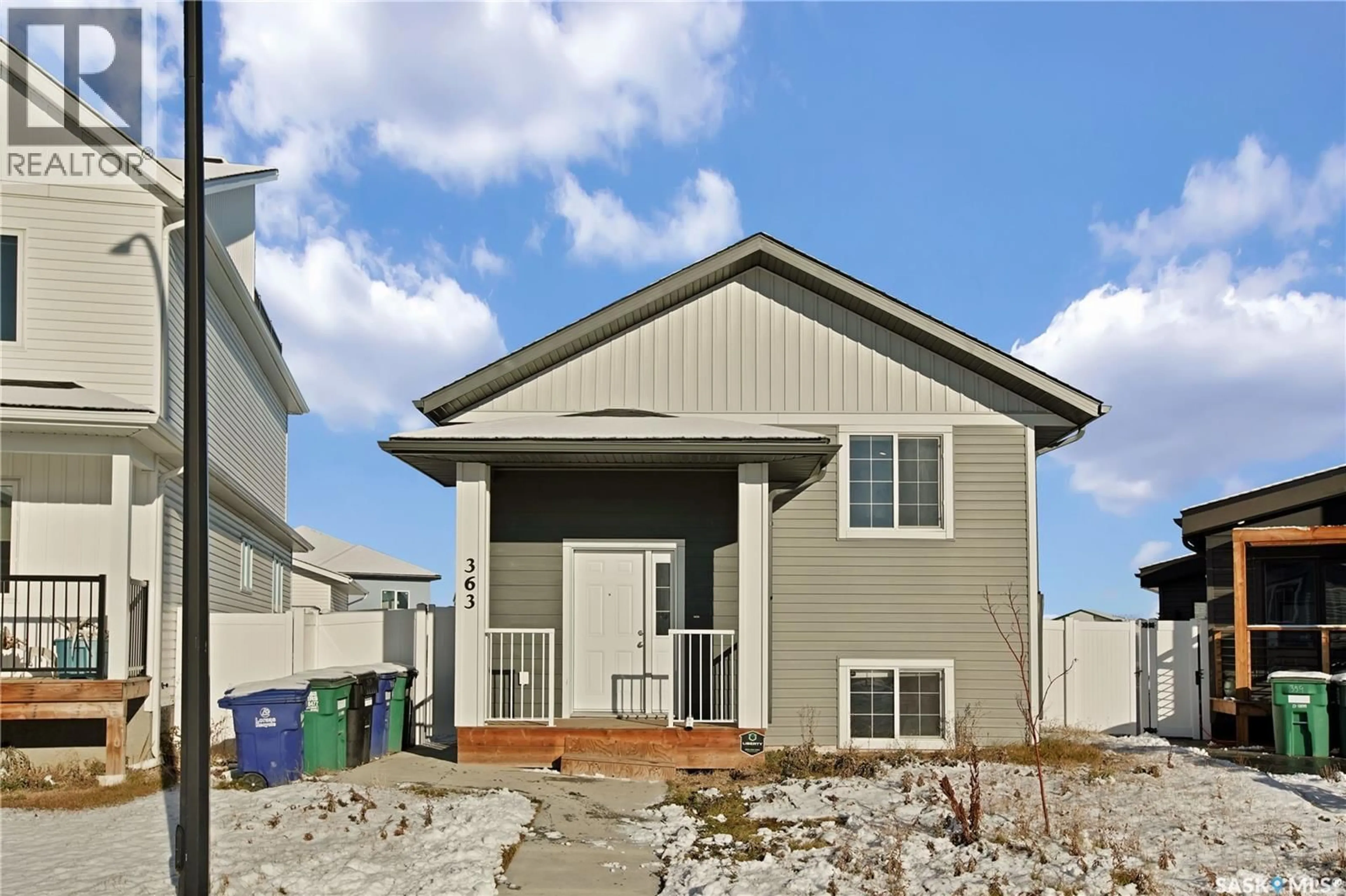 Home with vinyl exterior material, street for 363 MCARTHUR CRESCENT, Saskatoon Saskatchewan S7L6X5