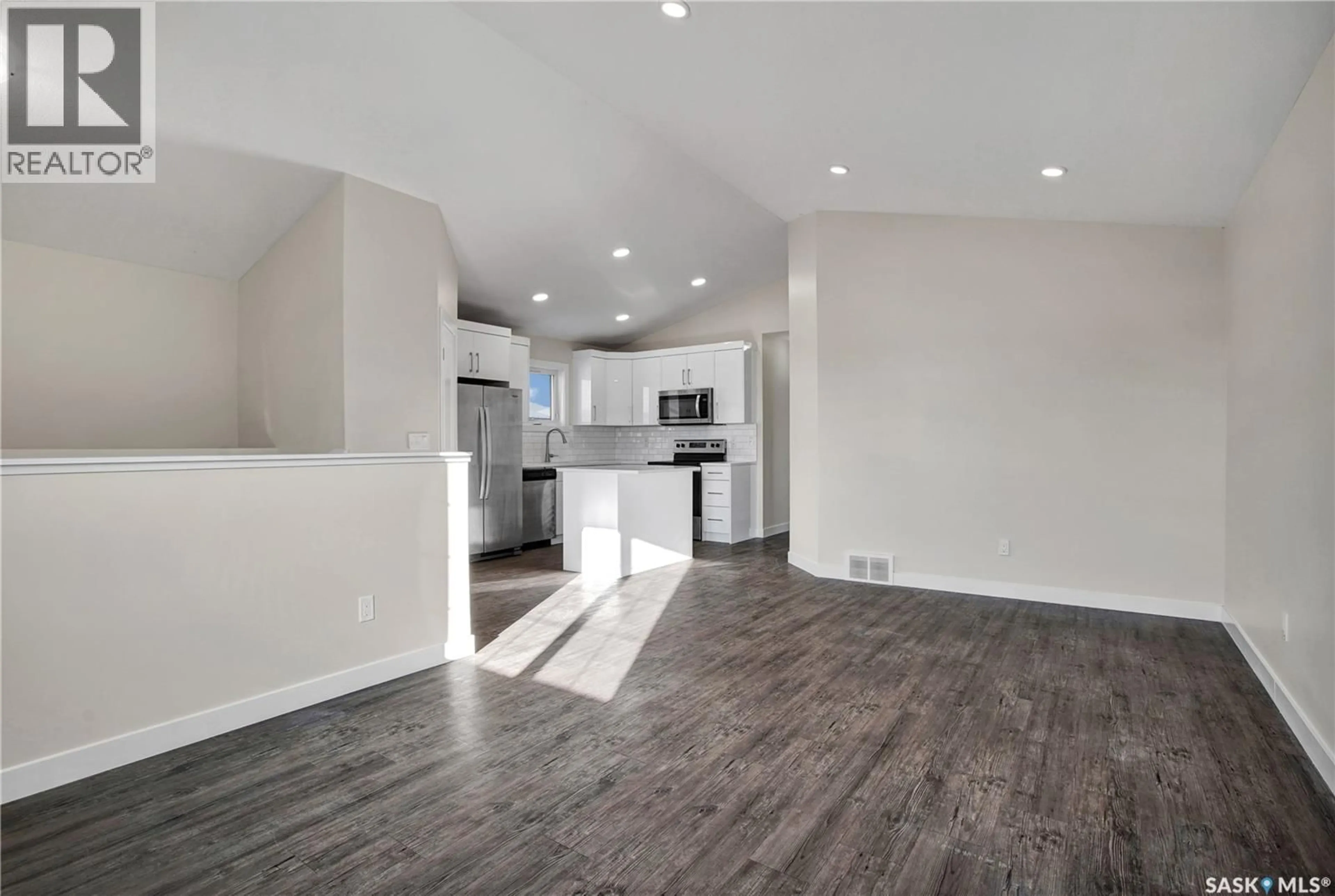 Open concept kitchen, unknown for 363 MCARTHUR CRESCENT, Saskatoon Saskatchewan S7L6X5