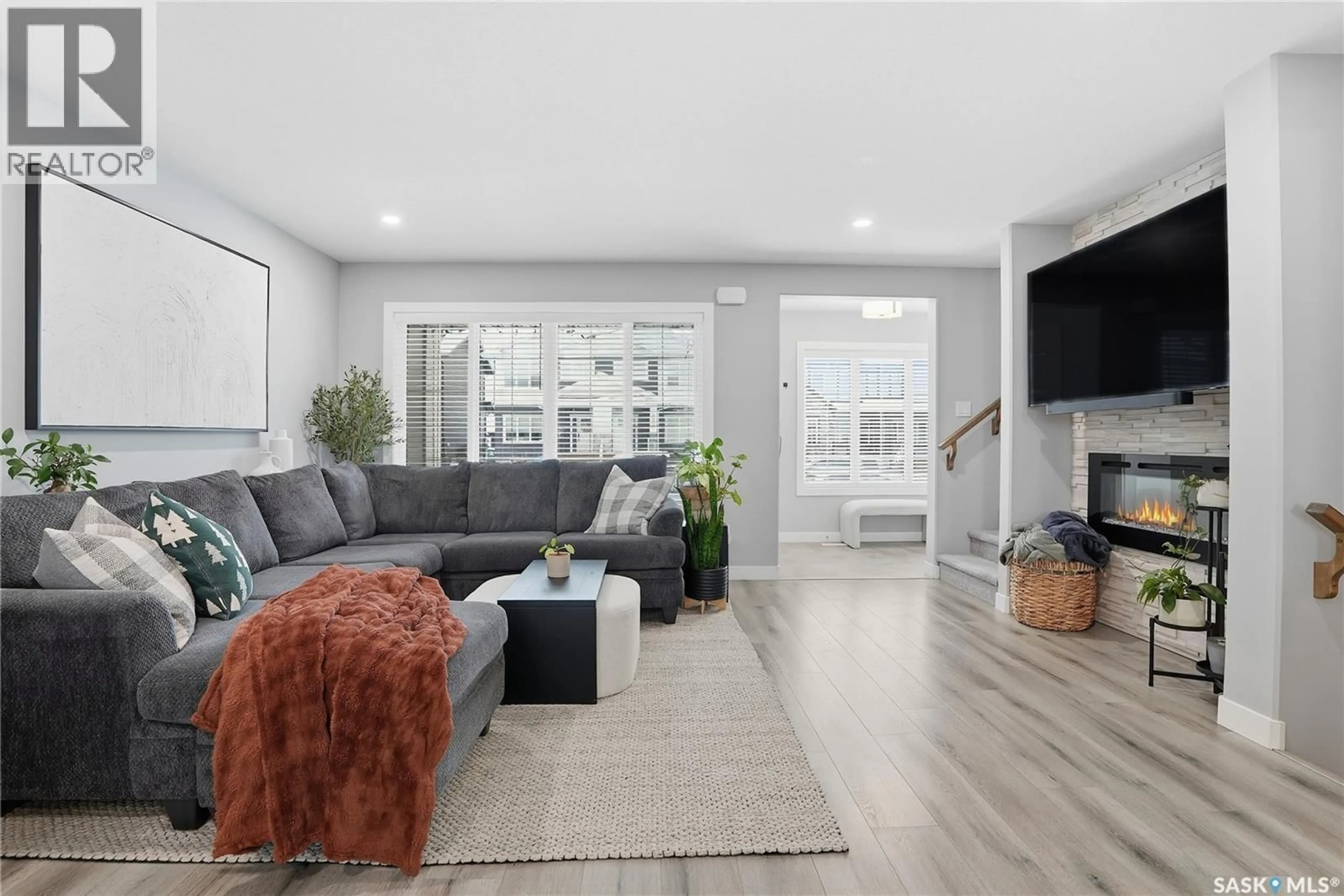 Living room with furniture, unknown for 866 MCFAULL RISE, Saskatoon Saskatchewan S7V0S8