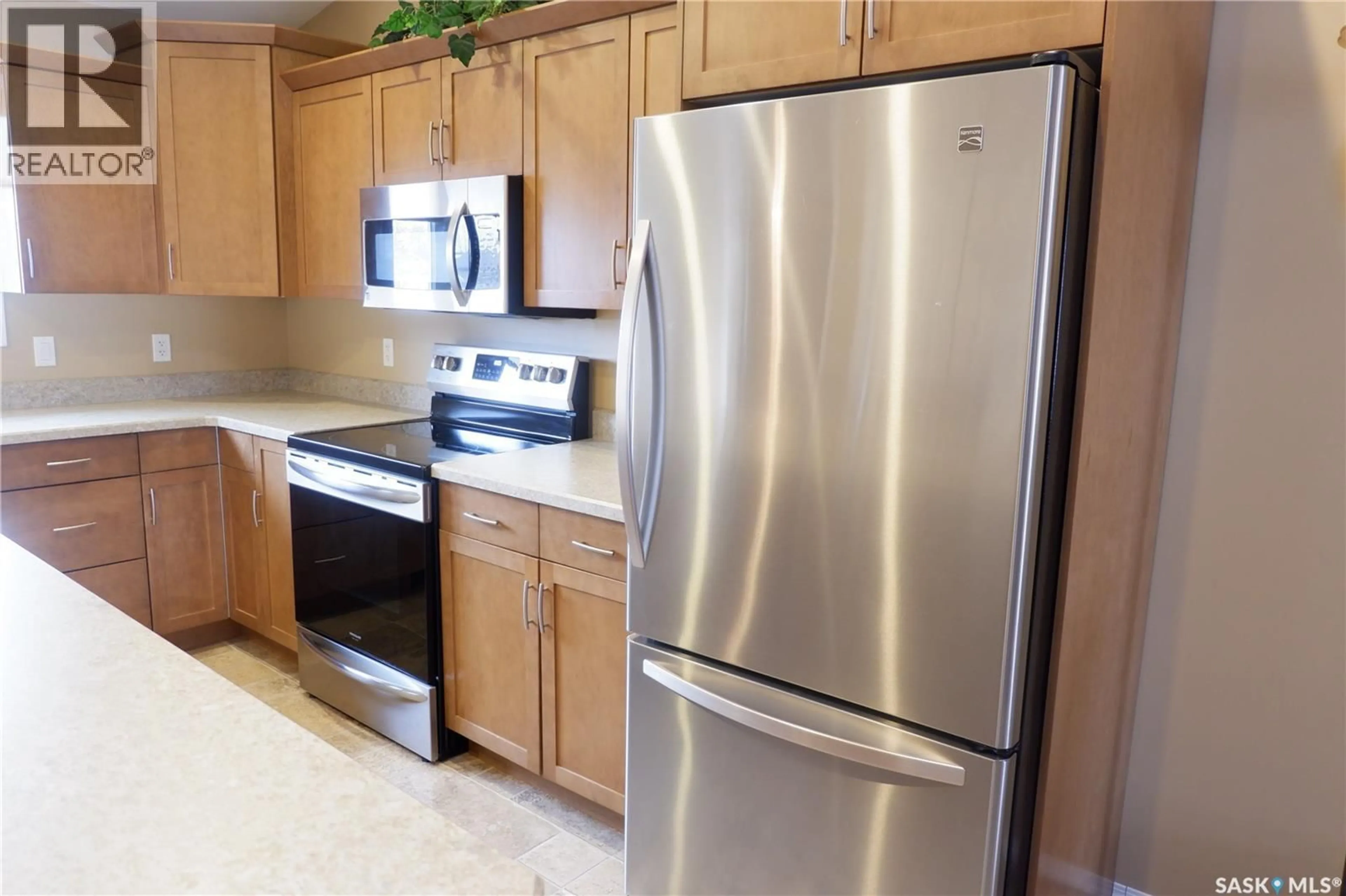 Standard kitchen, unknown for 401 3RD AVENUE, Assiniboia Saskatchewan S0H0B0