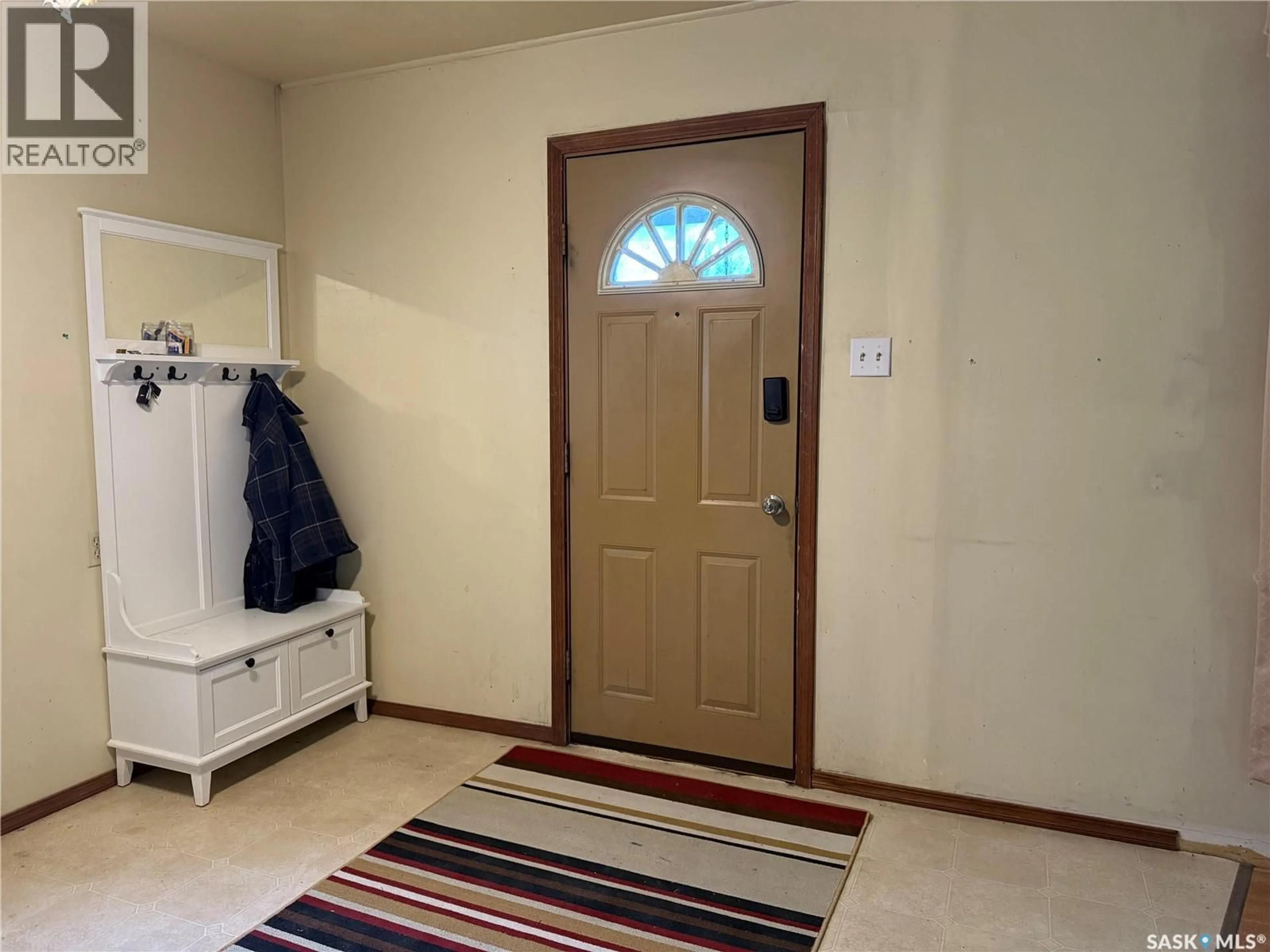 Indoor entryway for 1178 CHESTNUT AVENUE, Moose Jaw Saskatchewan S6H1B1