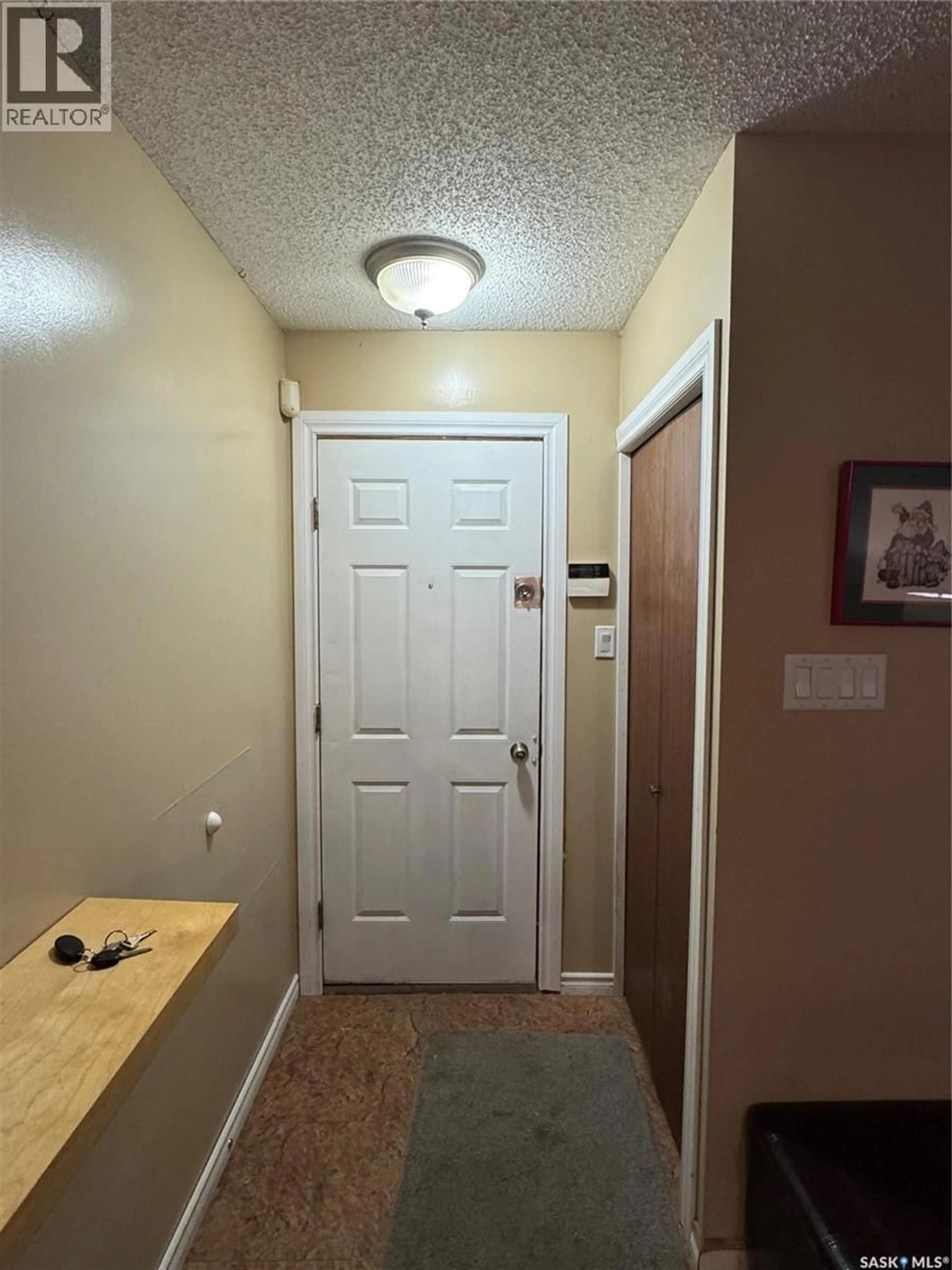 Indoor entryway for 97 DOROTHY STREET, Regina Saskatchewan S4T7B2