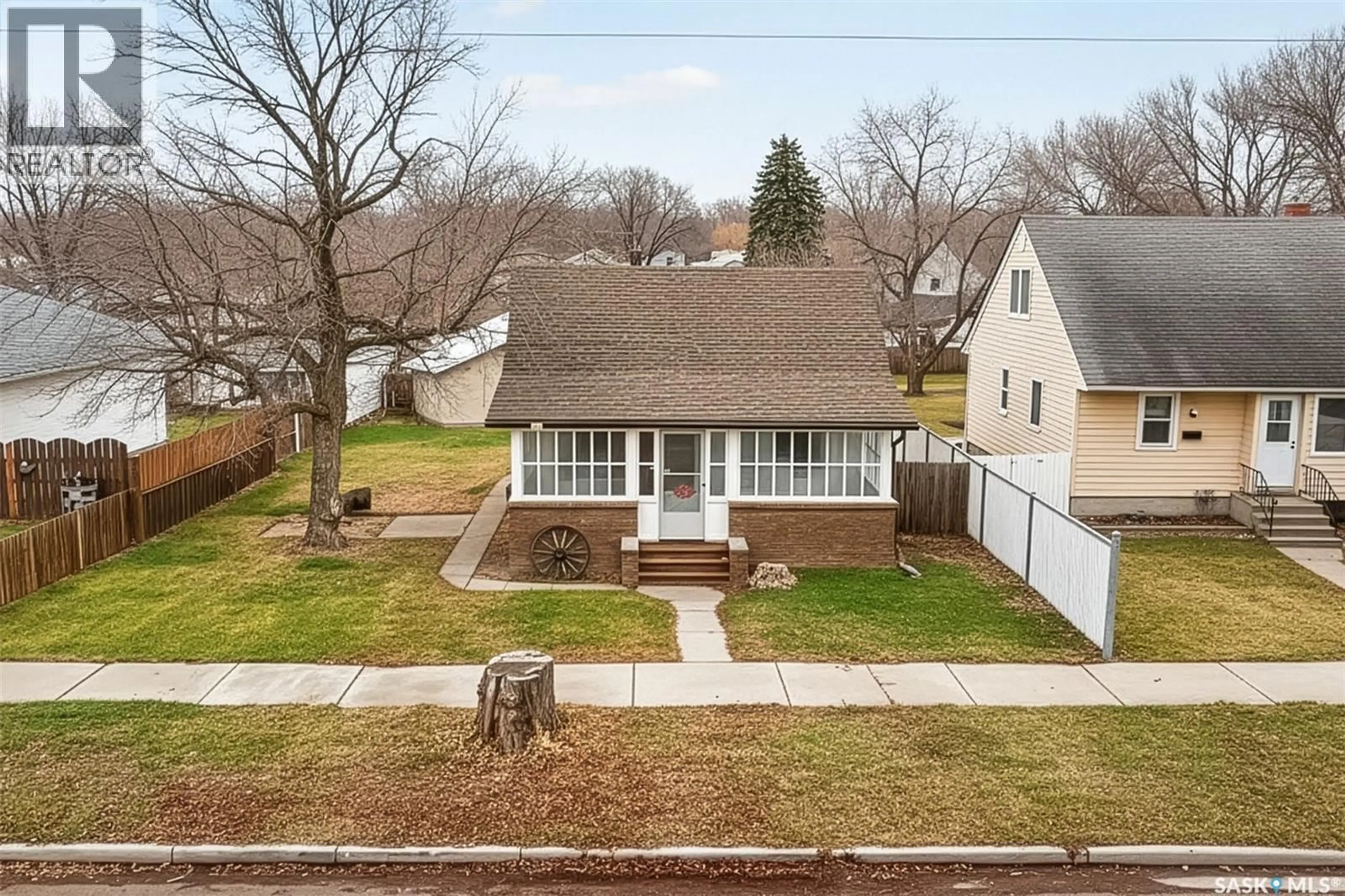 A pic from outside/outdoor area/front of a property/back of a property/a pic from drone, street for 759 OMINICA STREET, Moose Jaw Saskatchewan S6H0H7