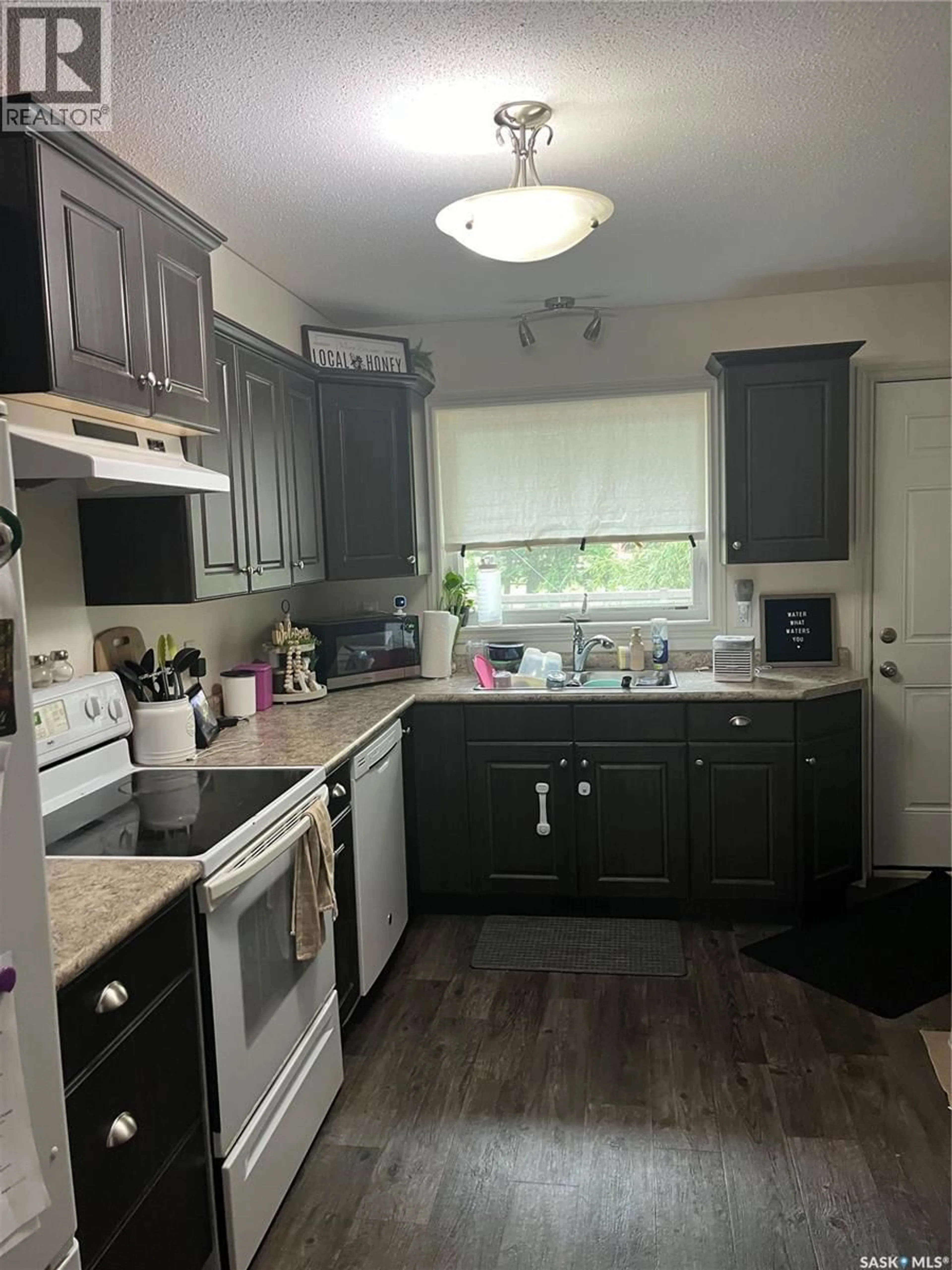 Standard kitchen, unknown for 73 - 11 CAMERON WAY, Yorkton Saskatchewan S3N2X3