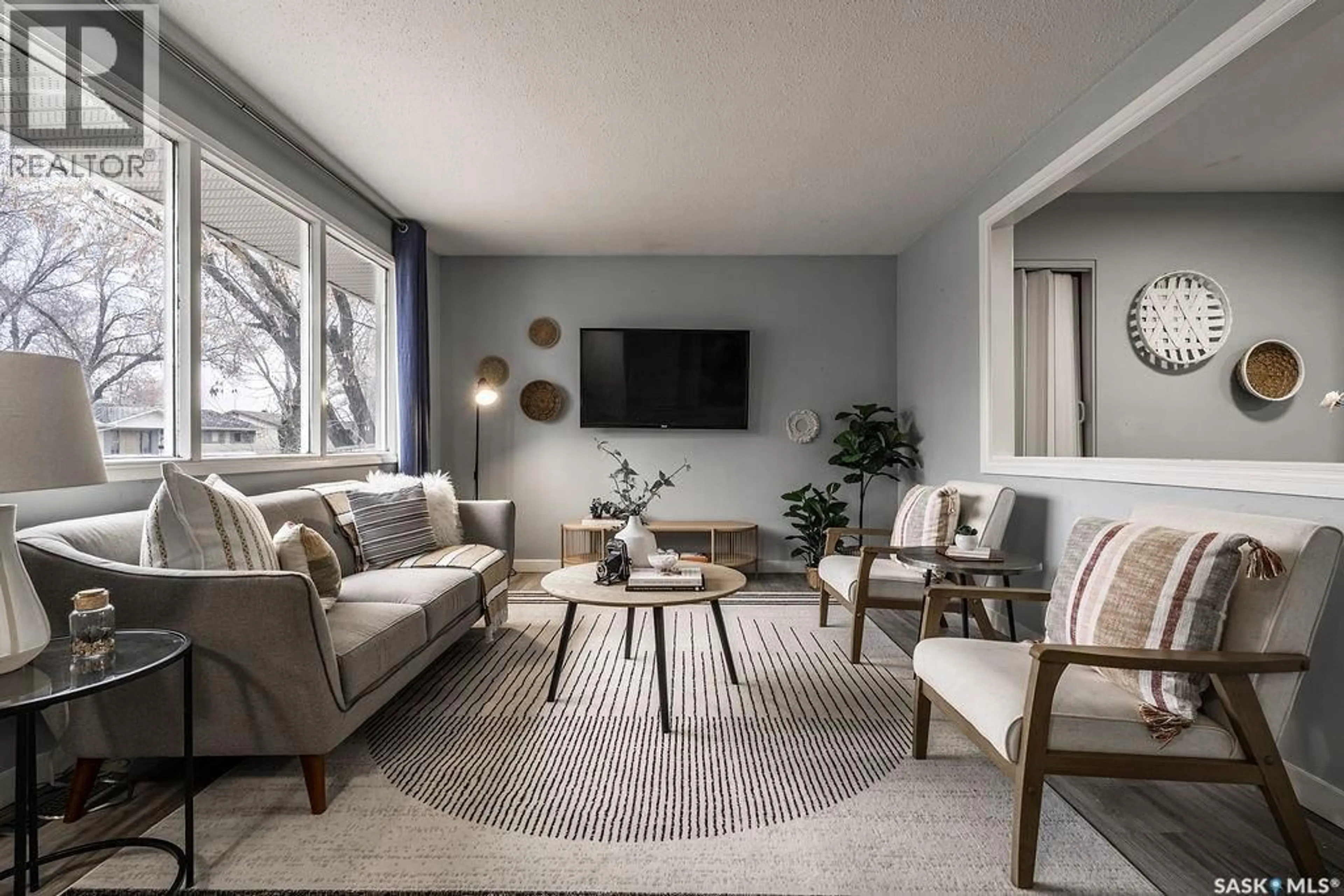 Living room with furniture, unknown for 124 MCMASTER CRESCENT, Saskatoon Saskatchewan S7H4E2