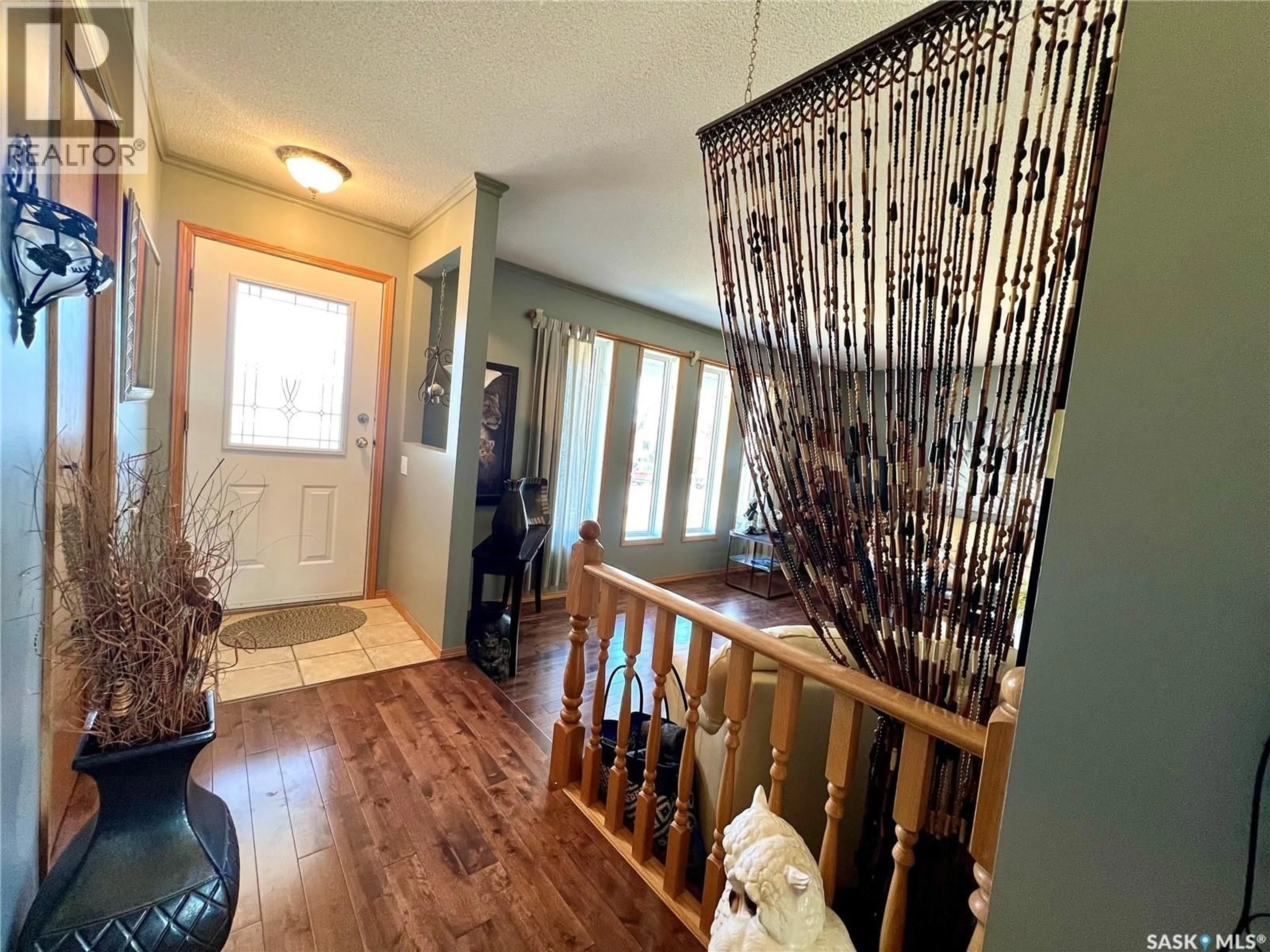 Indoor entryway for 550 6TH AVENUE, Swift Current Saskatchewan S9H3P6
