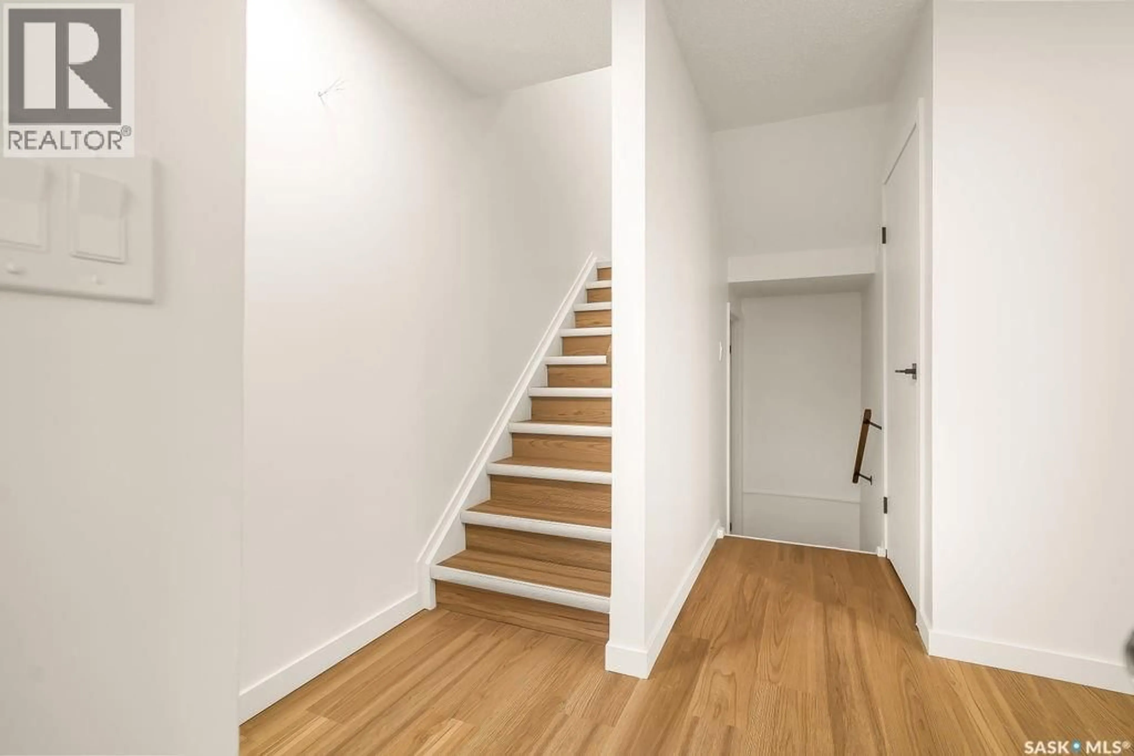 Stairs for 3914 CASTLE ROAD, Regina Saskatchewan S4S6A4