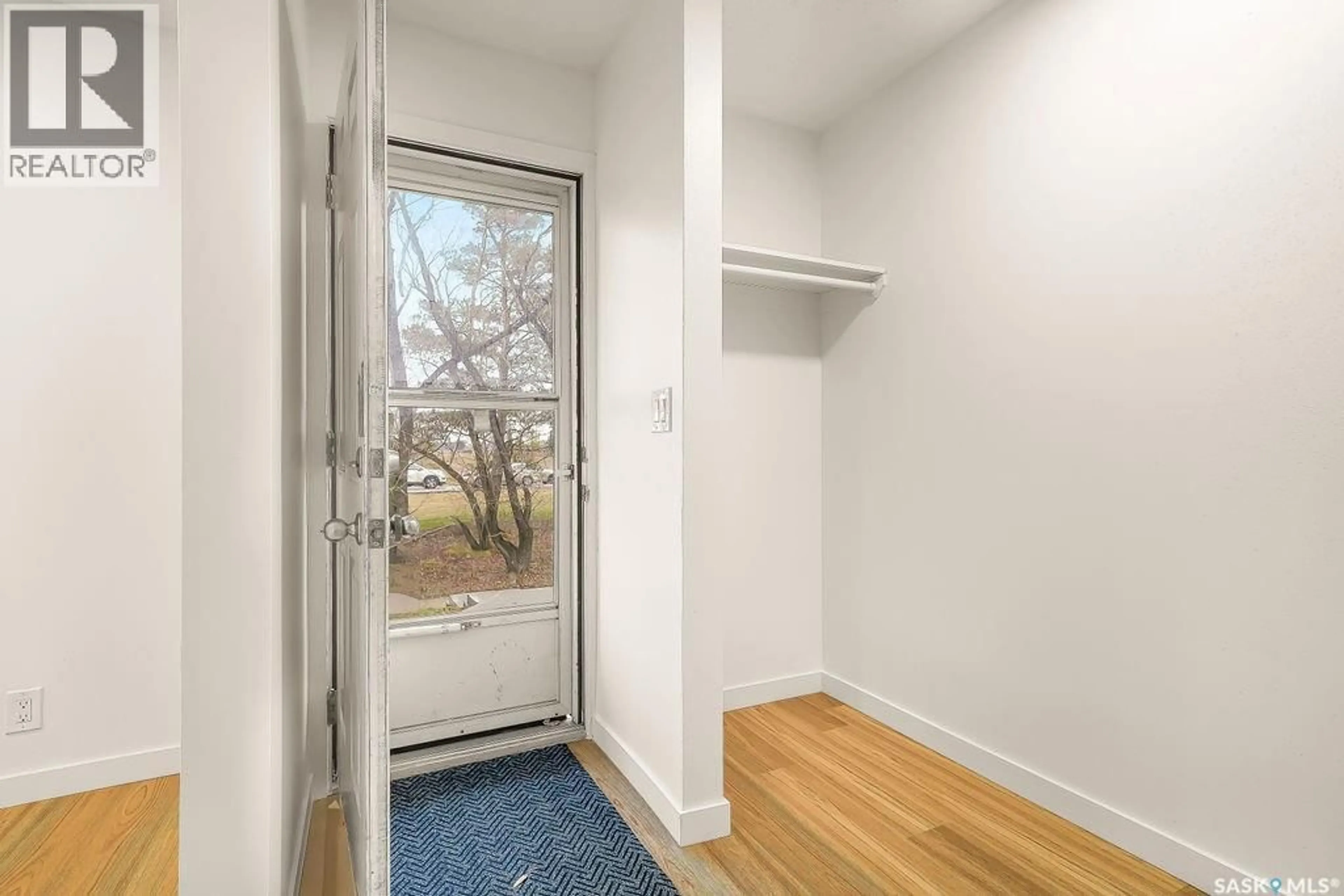 Indoor entryway for 3914 CASTLE ROAD, Regina Saskatchewan S4S6A4