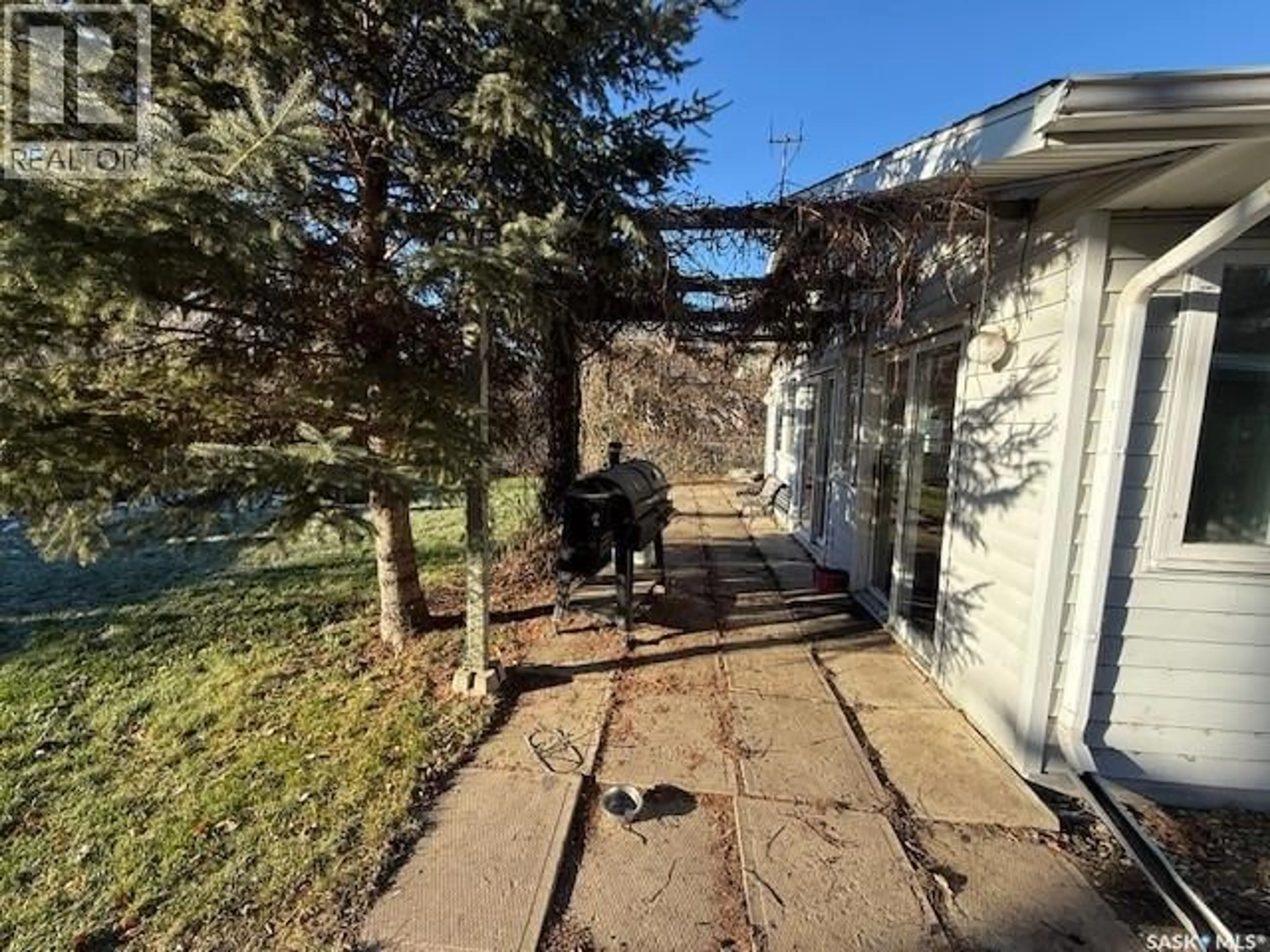 A pic from outside/outdoor area/front of a property/back of a property/a pic from drone, street for 113 FIRST AVENUE, Norquay Saskatchewan S0A2V0