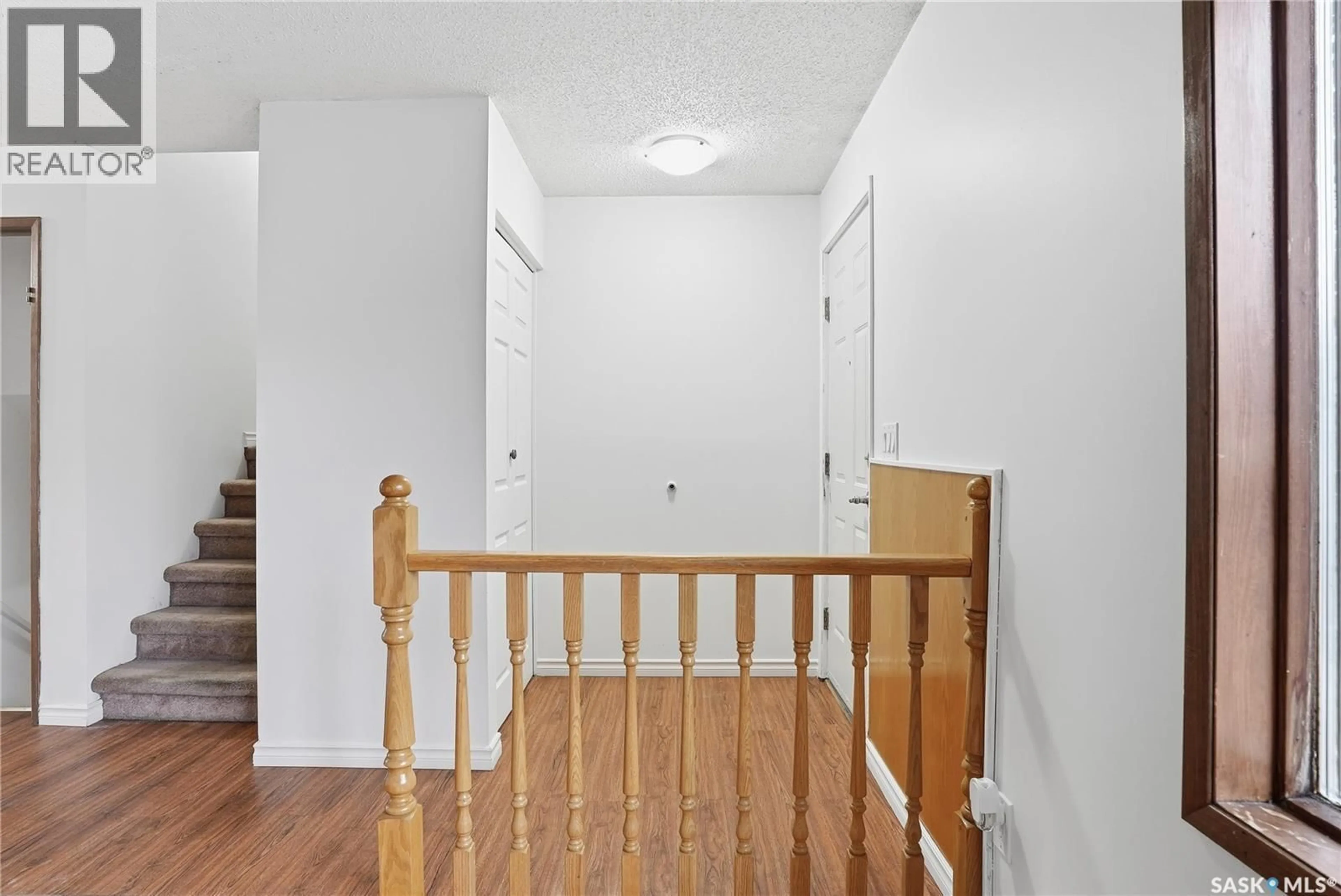 Indoor foyer for 226 STILLWATER DRIVE, Saskatoon Saskatchewan S7J4K3