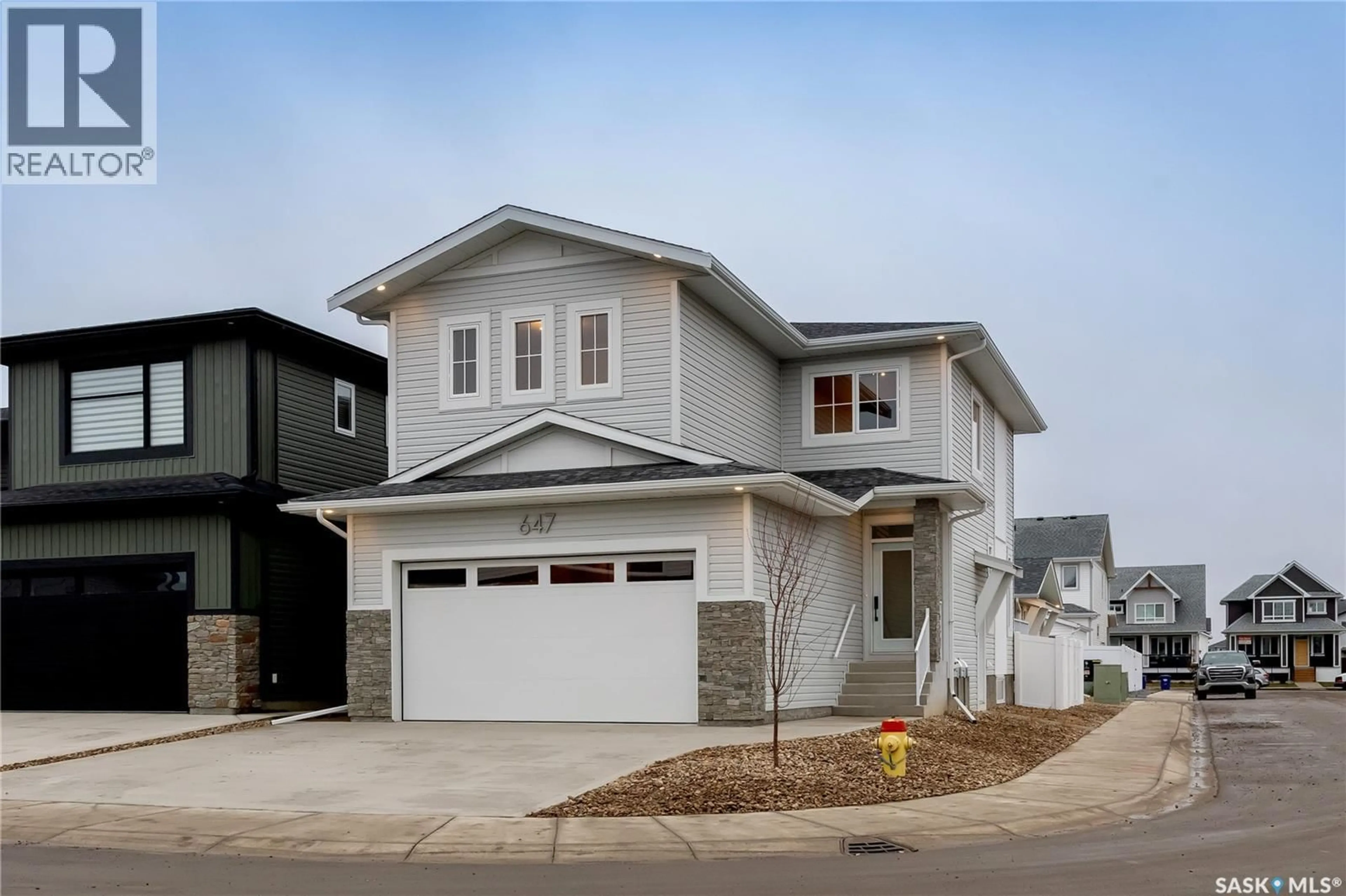 Home with vinyl exterior material, street for 647 PEPPER BEND, Saskatoon Saskatchewan S7V1T1