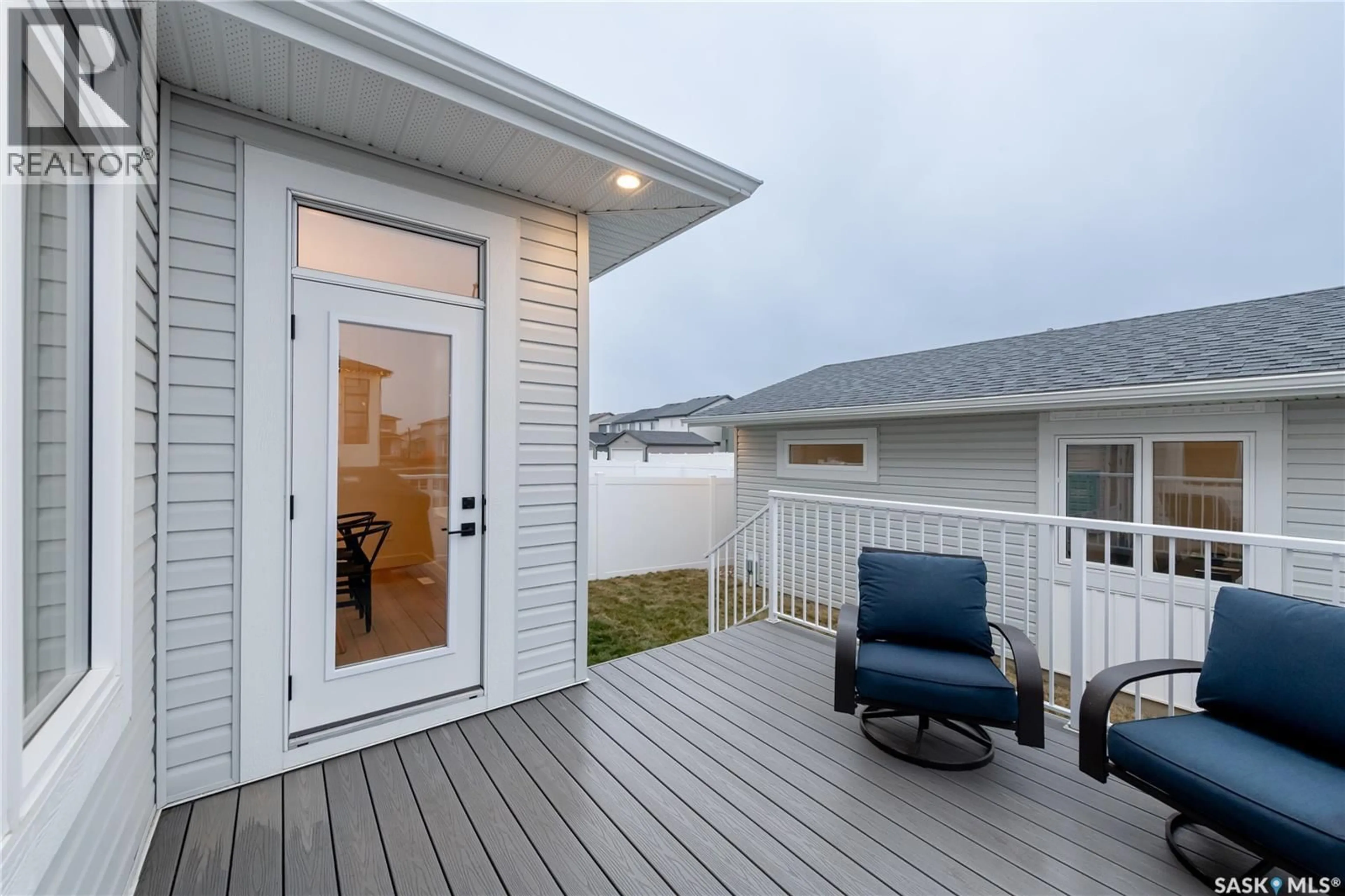 Home with vinyl exterior material, water/lake/river/ocean view for 647 PEPPER BEND, Saskatoon Saskatchewan S7V1T1