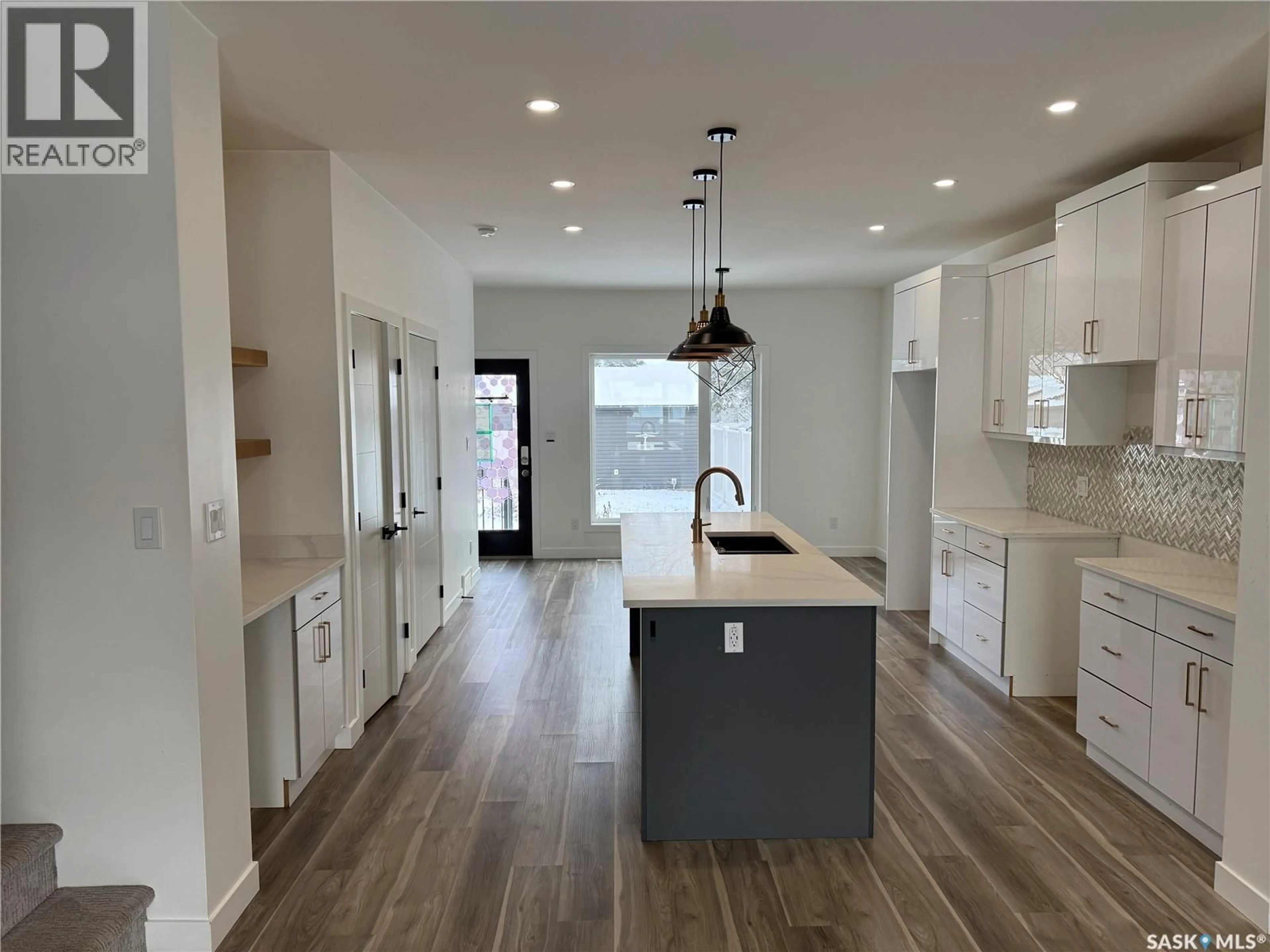 Open concept kitchen, unknown for 822 S AVENUE N, Saskatoon Saskatchewan S7L3A4