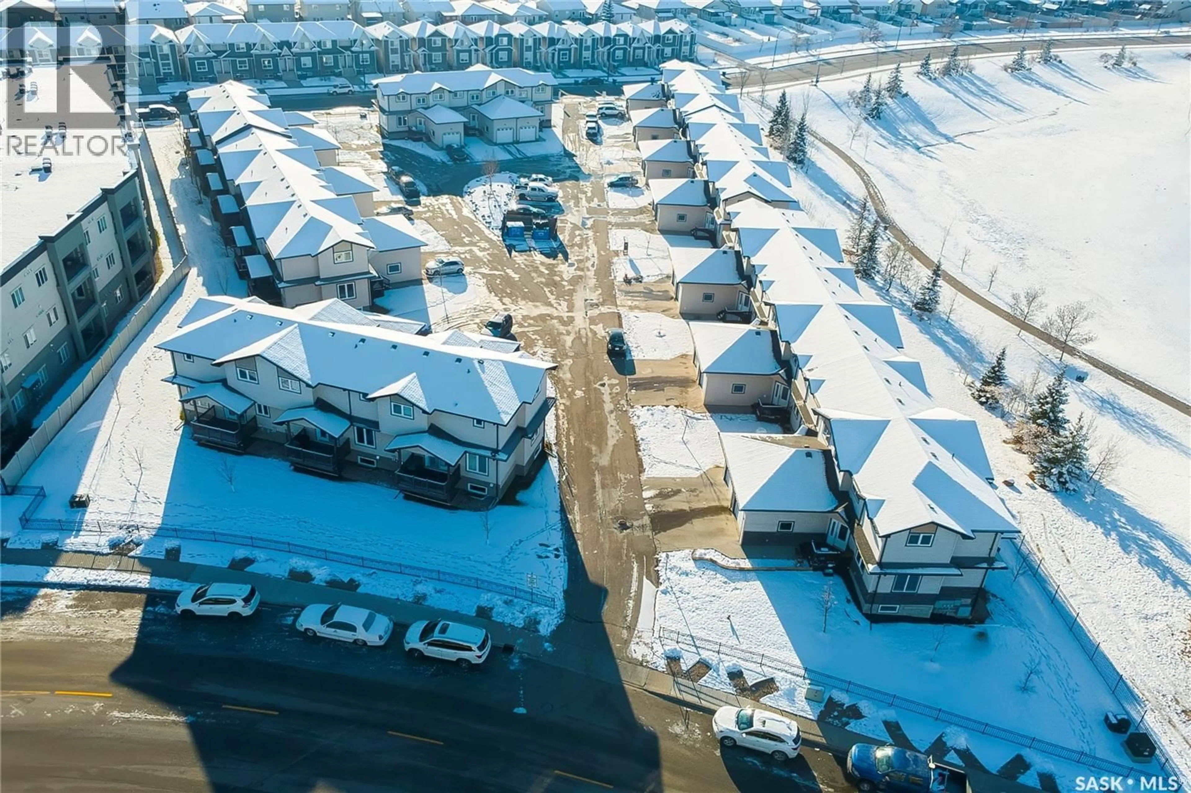 A pic from outside/outdoor area/front of a property/back of a property/a pic from drone, street for 28 118 HAMPTON CIRCLE, Saskatoon Saskatchewan S7R0C9