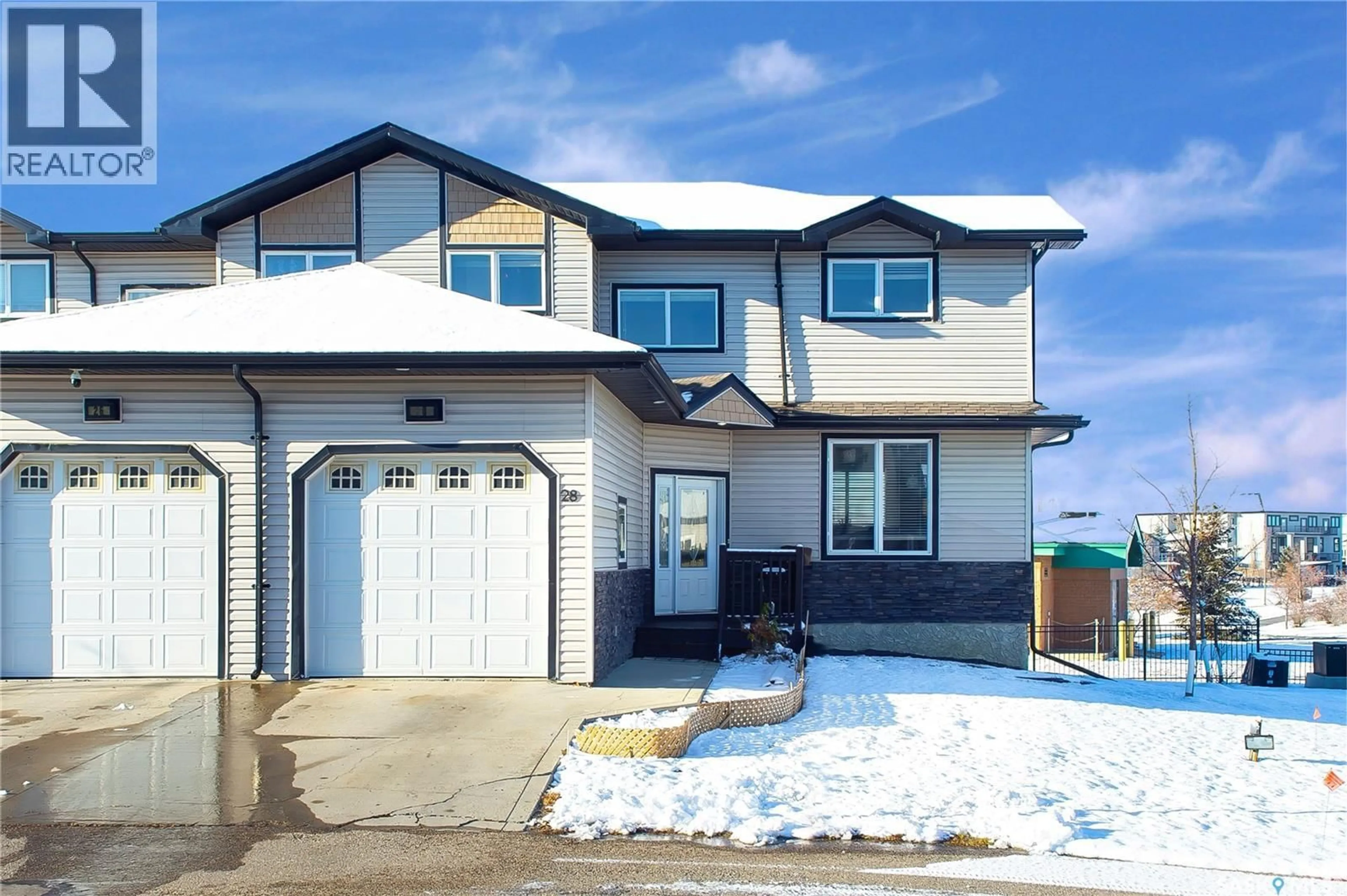Home with vinyl exterior material, street for 28 118 HAMPTON CIRCLE, Saskatoon Saskatchewan S7R0C9