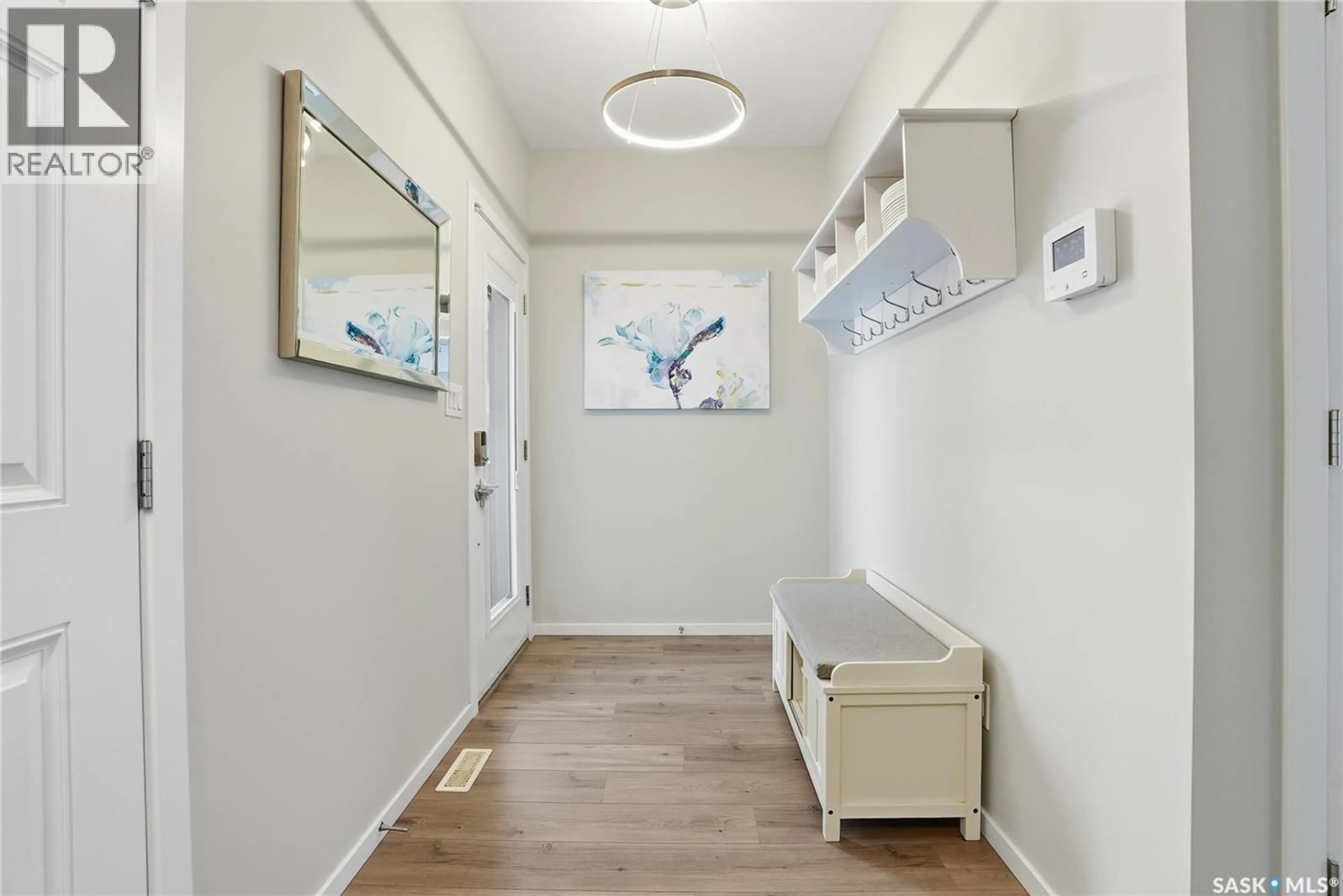 Indoor entryway for 551 KENSINGTON PLACE, Saskatoon Saskatchewan S7L6N5