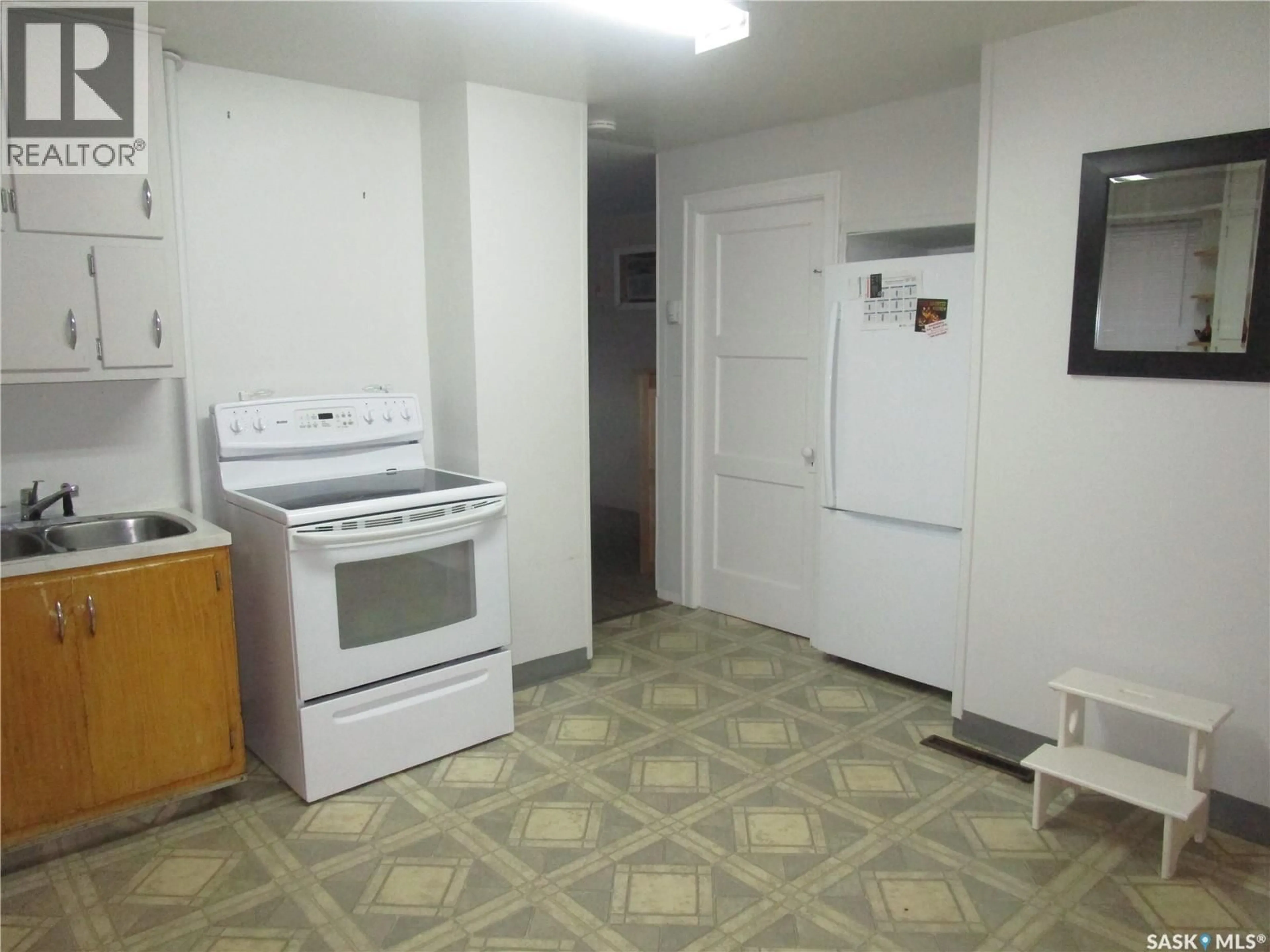 A pic of a room for 206 3RD AVENUE, Assiniboia Saskatchewan S0H0B0
