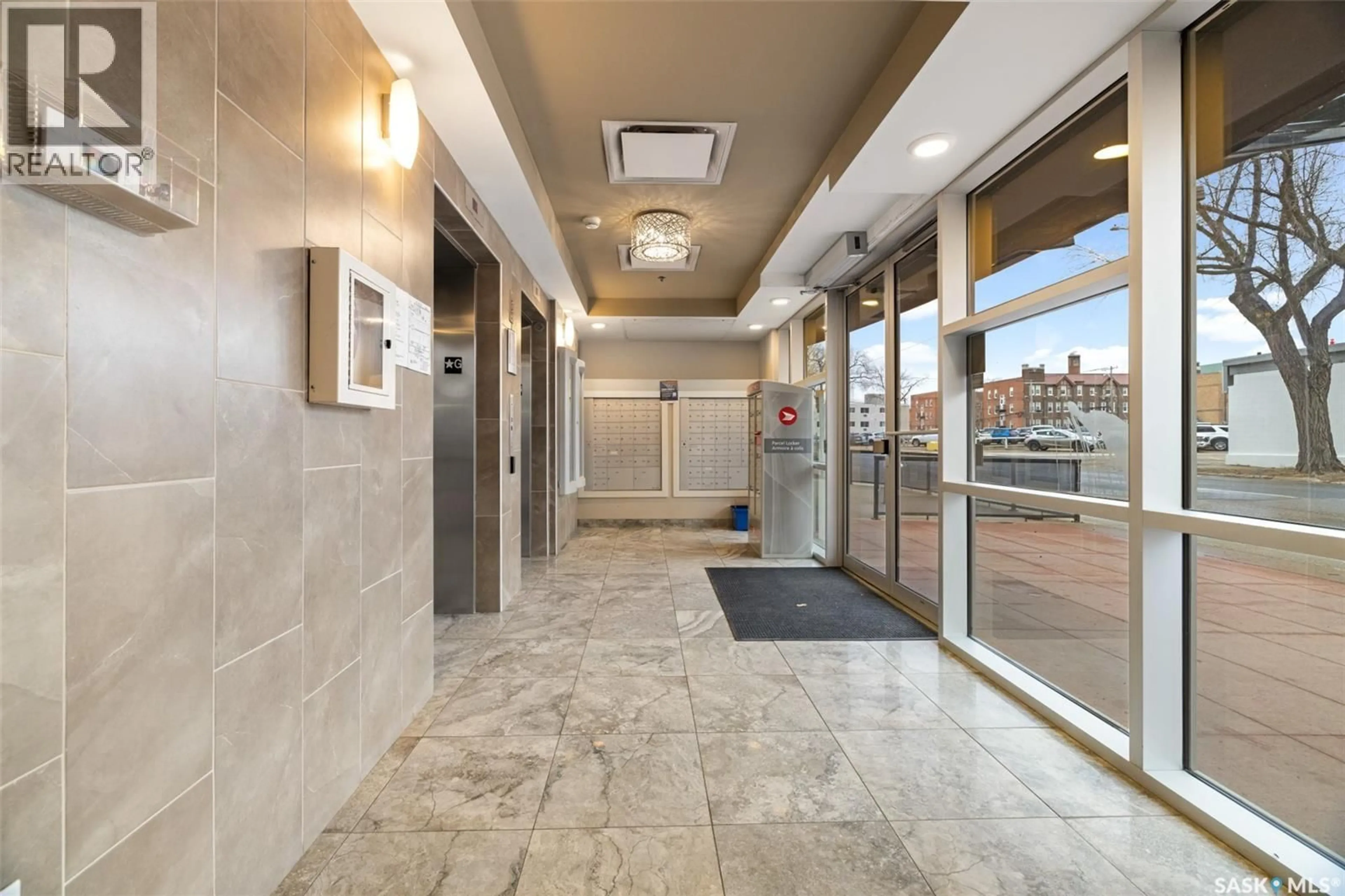 Indoor foyer for 607 2055 ROSE STREET, Regina Saskatchewan S4P2A3