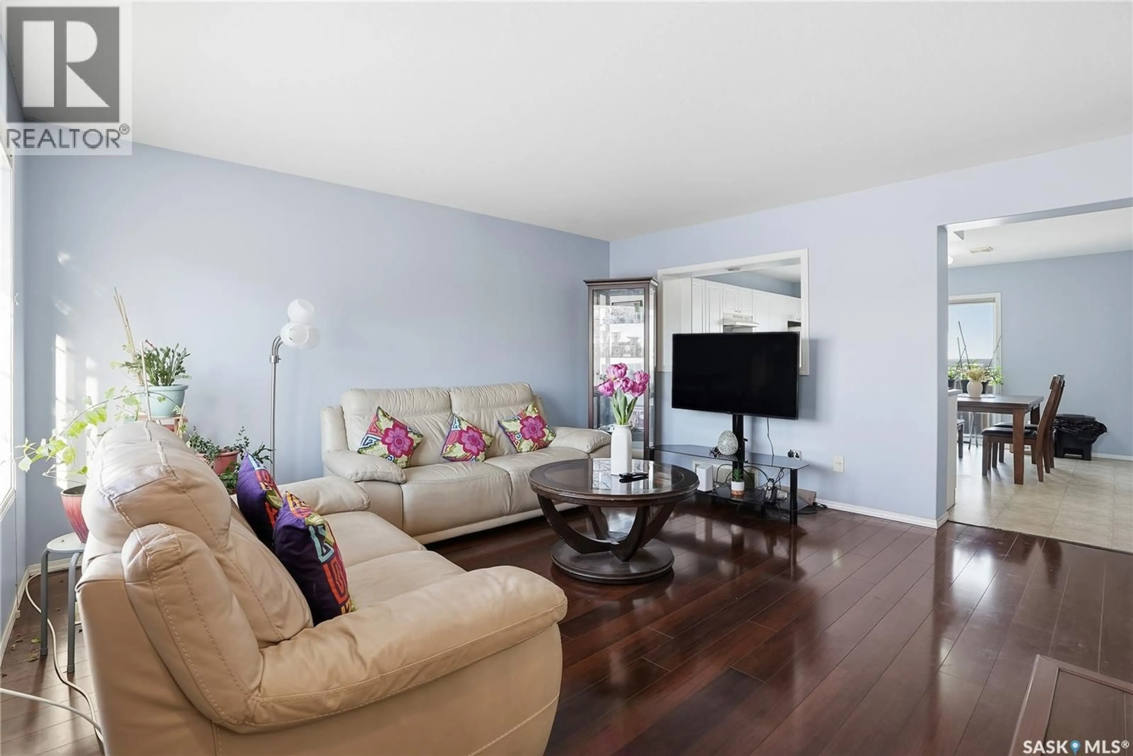 Living room with furniture, wood/laminate floor for 120 103 RUTHERFORD CRESCENT, Saskatoon Saskatchewan S7N4X9