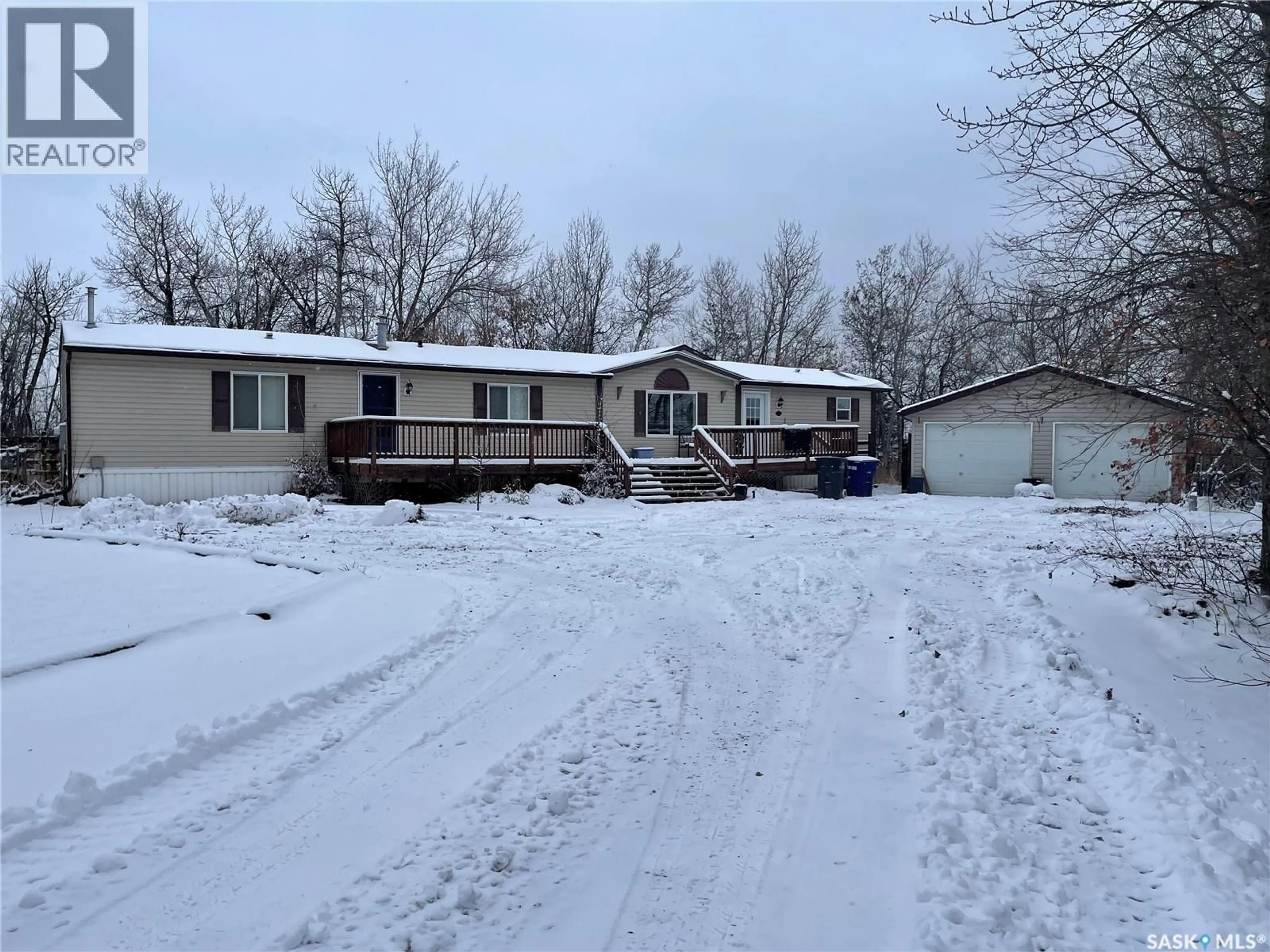A pic from outside/outdoor area/front of a property/back of a property/a pic from drone, street for 418 7TH STREET, Meadow Lake Saskatchewan S9X1J1