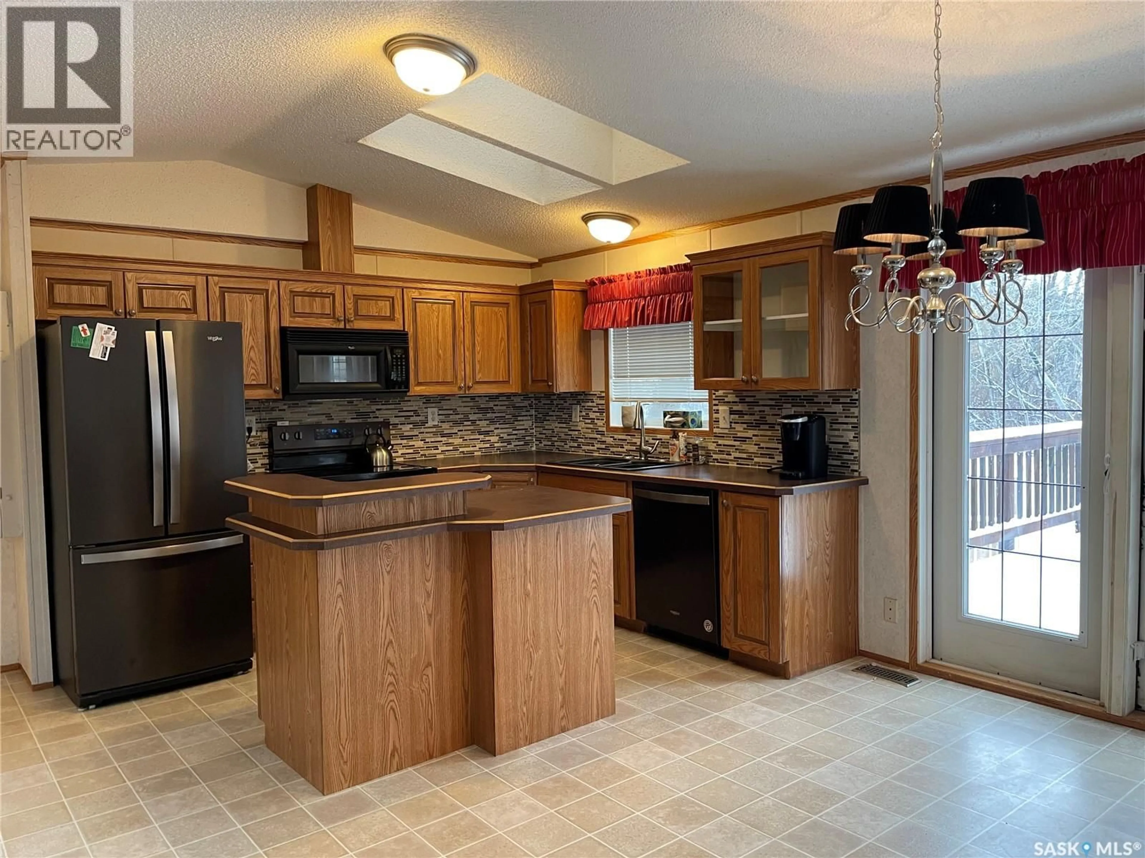 Open concept kitchen, unknown for 418 7TH STREET, Meadow Lake Saskatchewan S9X1J1