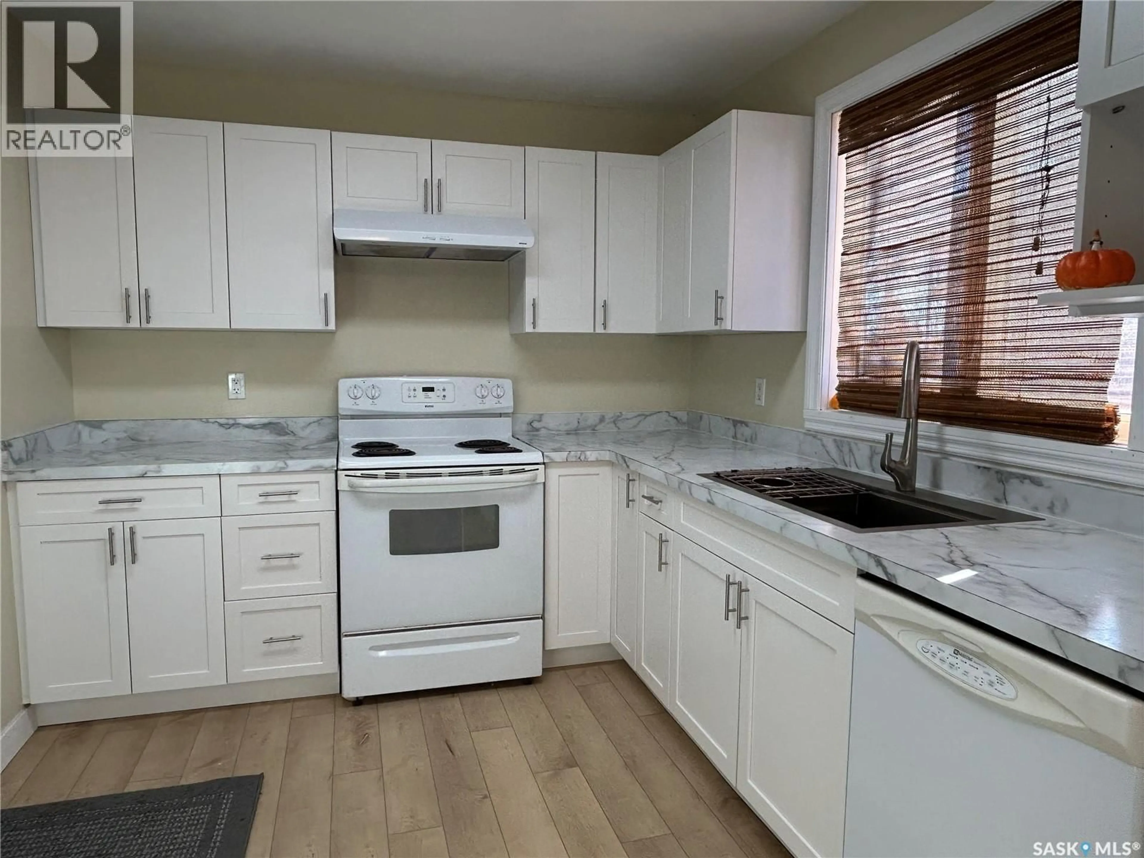 Standard kitchen, unknown for 645 ISABELLE STREET, Estevan Saskatchewan S4A1P6