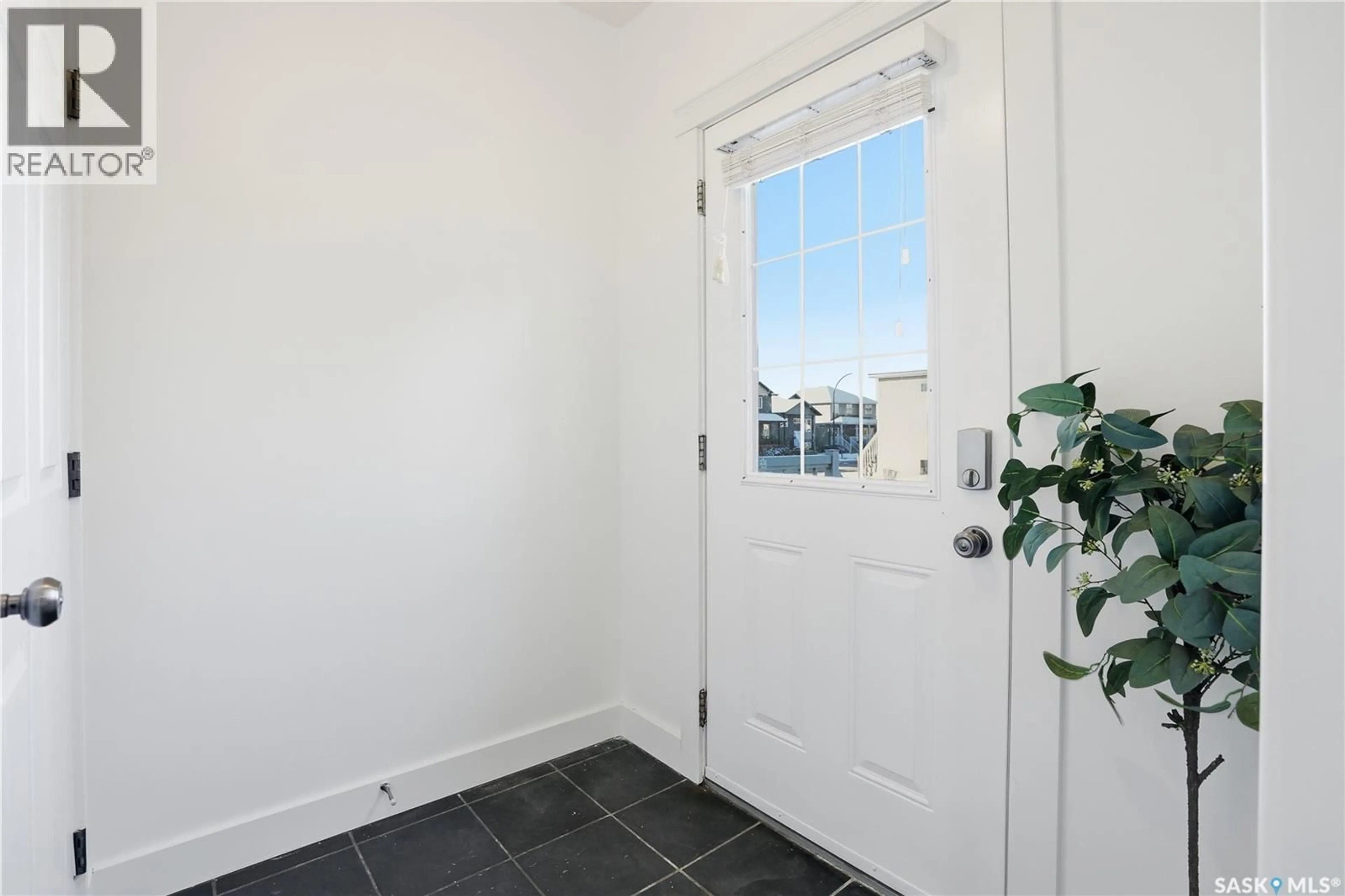 Indoor entryway for 1455 WILLOWGROVE COURT, Saskatoon Saskatchewan S7W0B1