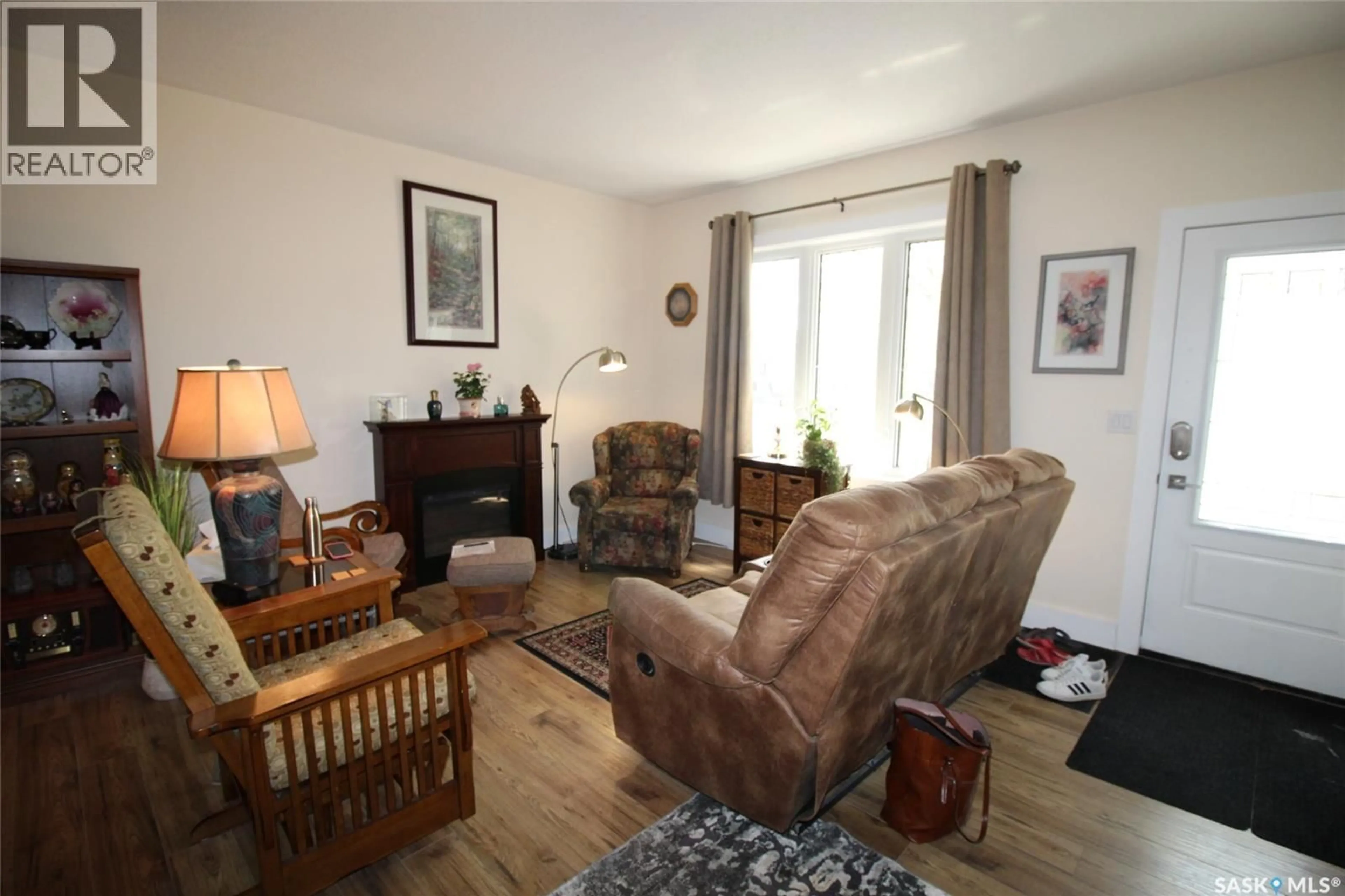 Living room with furniture, wood/laminate floor for 580 1ST STREET, Shaunavon Saskatchewan S0N2M0