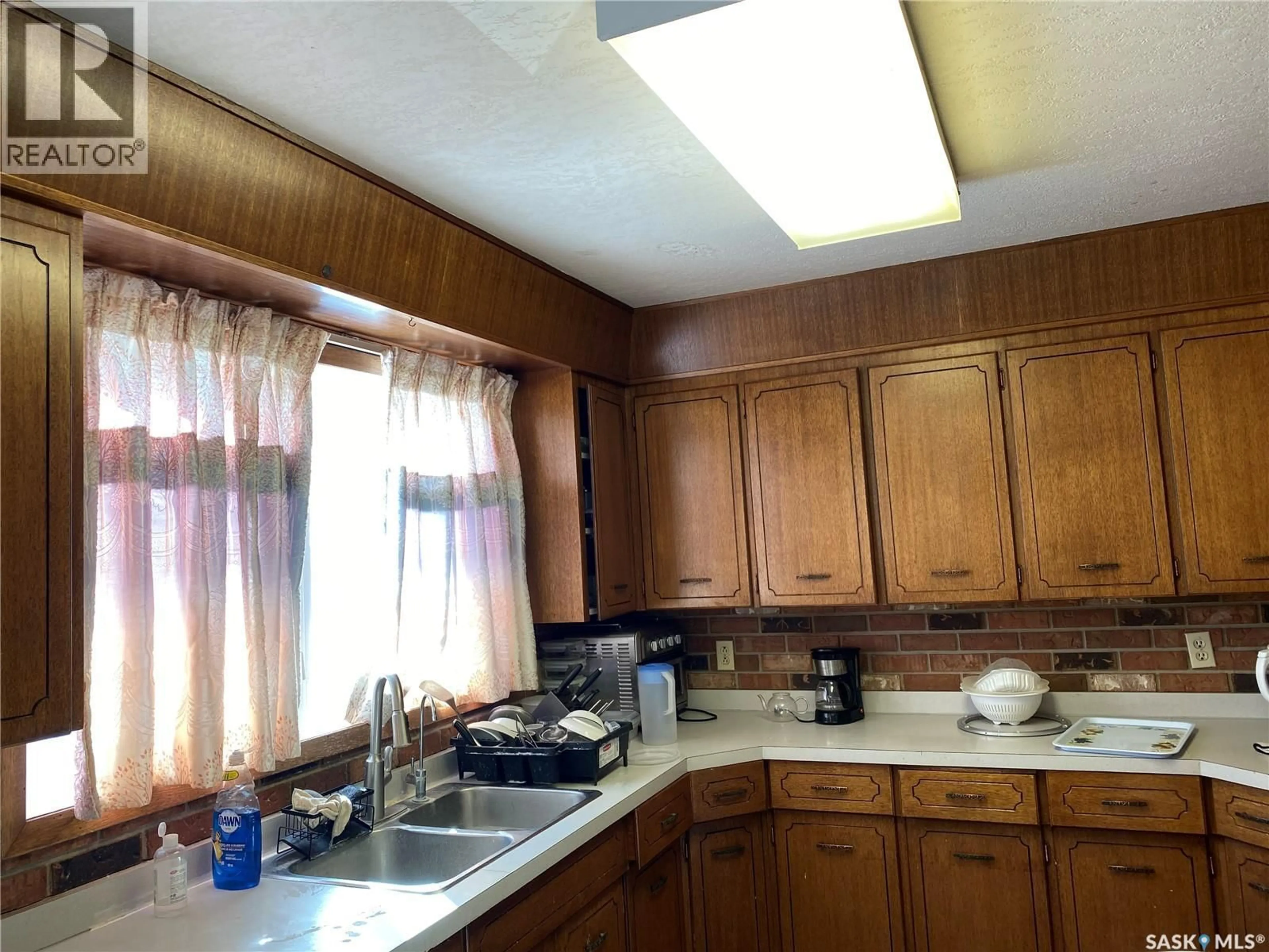 Standard kitchen, unknown for 1016 CARLTON DRIVE, Esterhazy Saskatchewan S0A0X0