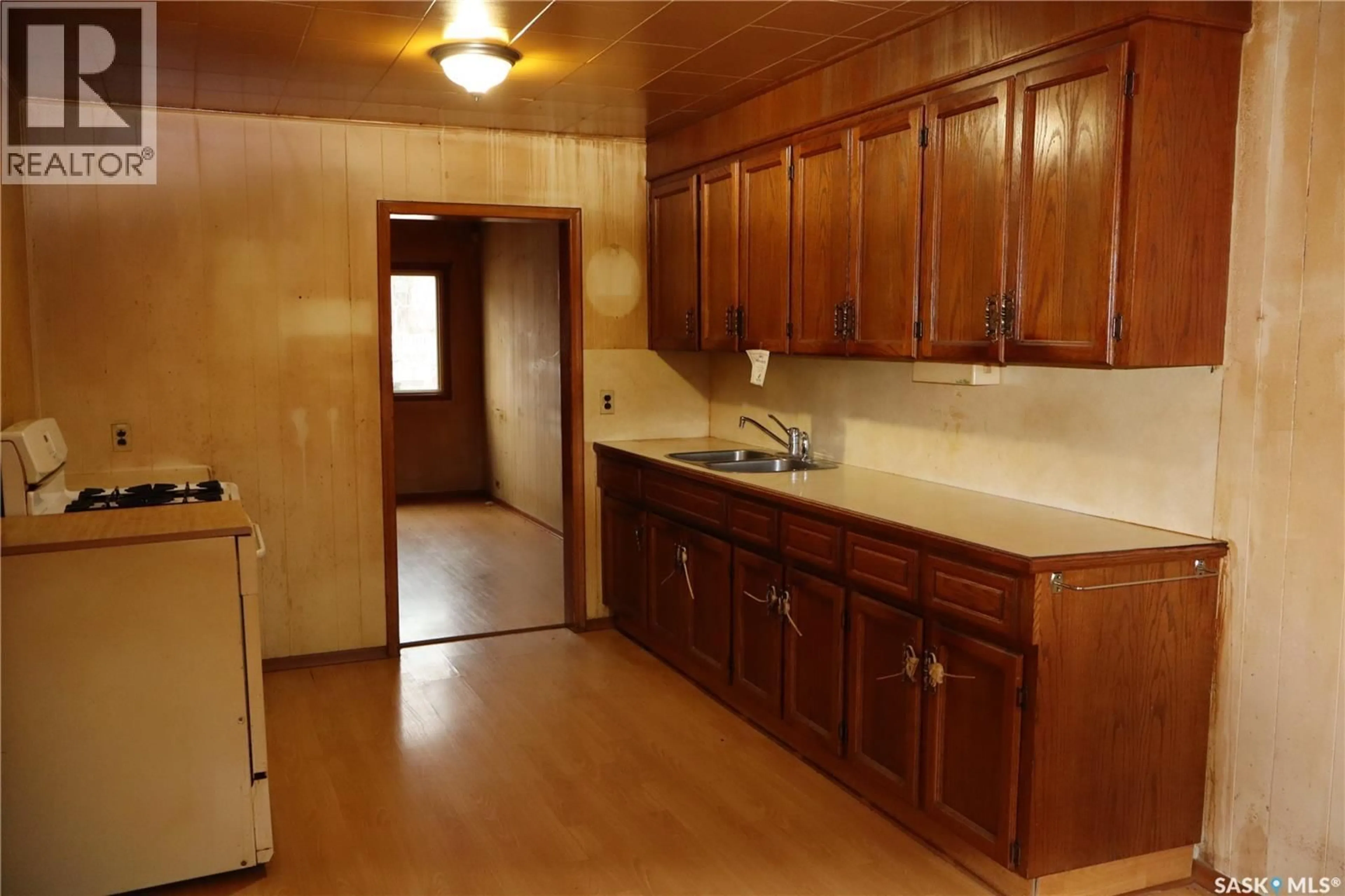 Standard kitchen, unknown for 955 ATHABASCA STREET W, Moose Jaw Saskatchewan S6H3E2