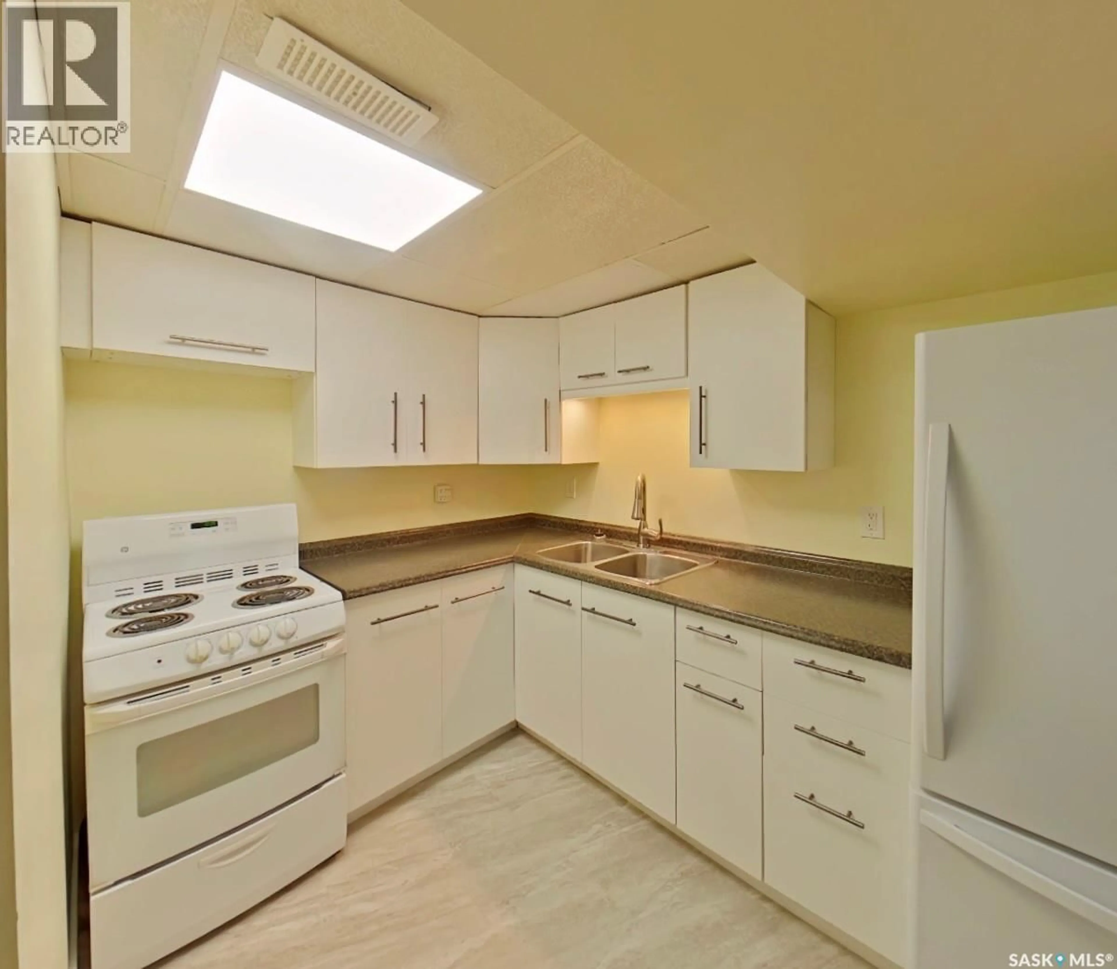 Standard kitchen, unknown for 2268 BRODER STREET, Regina Saskatchewan S4N3S6