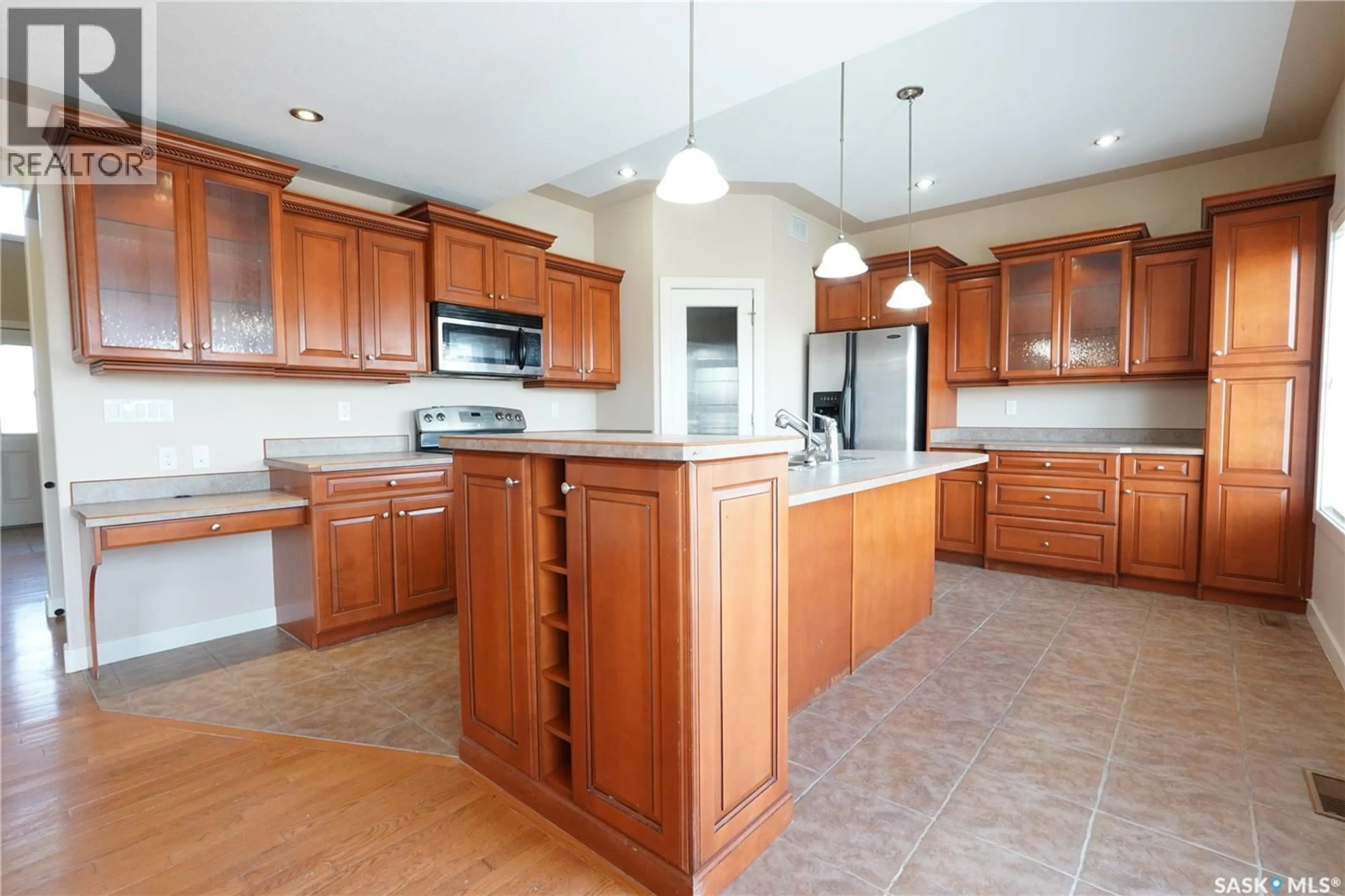 Open concept kitchen, ceramic/tile floor for 15 CHRISTOPHER PLACE, White City Saskatchewan S4L5B1