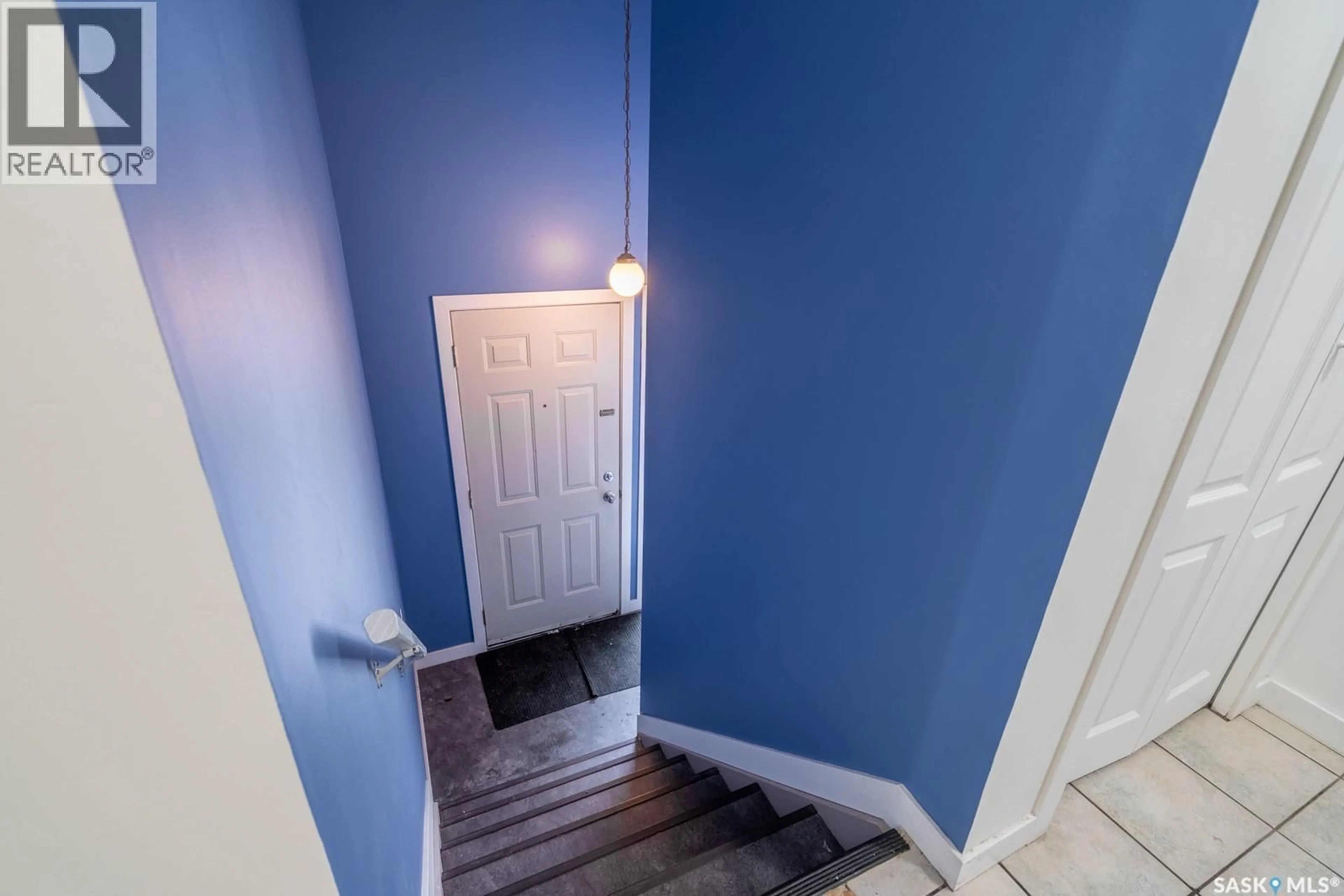 Indoor entryway for A+B - 2080 OTTAWA STREET, Regina Saskatchewan S4P1P8