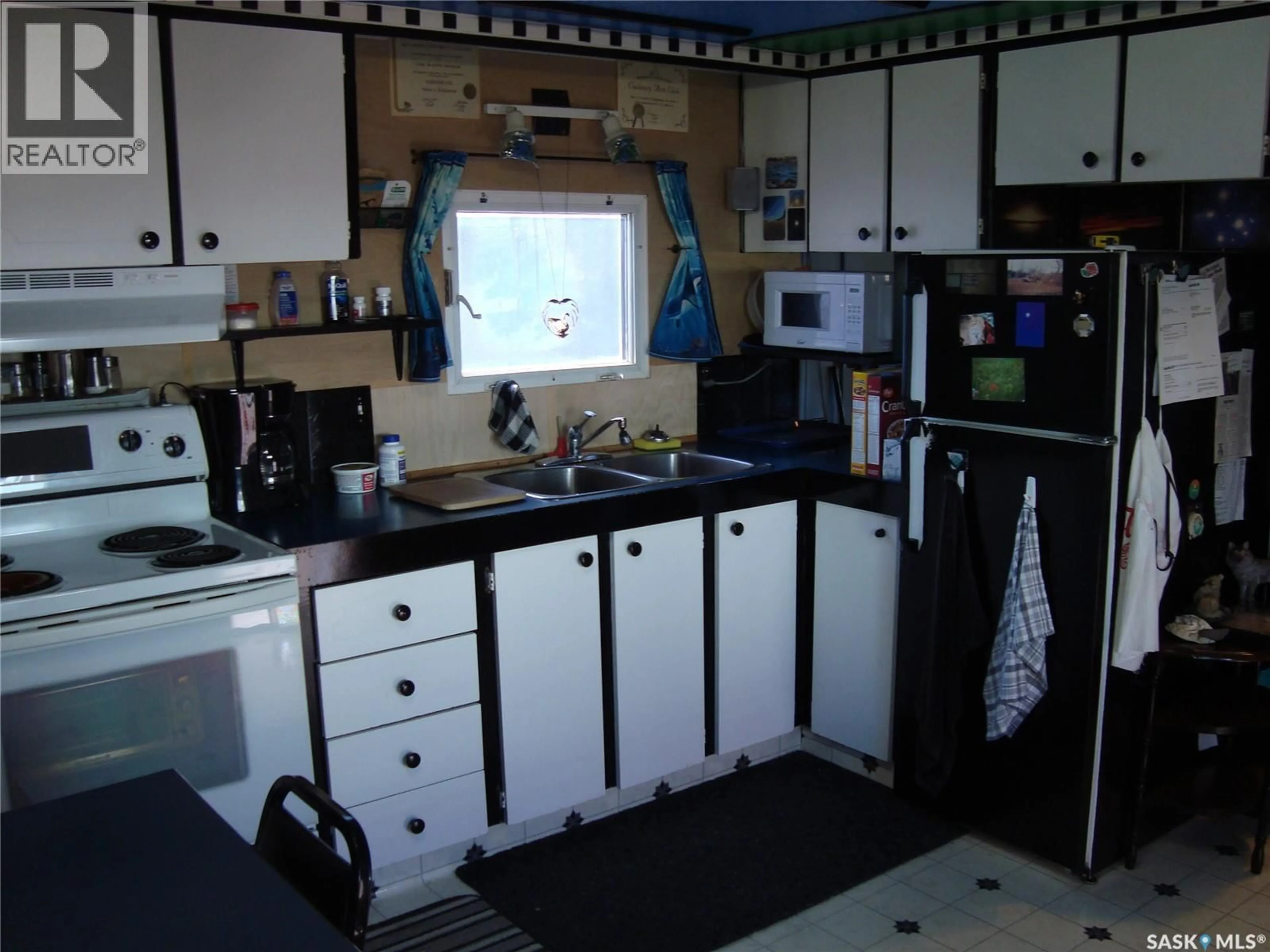 Standard kitchen, unknown for NW - 14 701 11TH AVENUE, Swift Current Saskatchewan S9H4M5