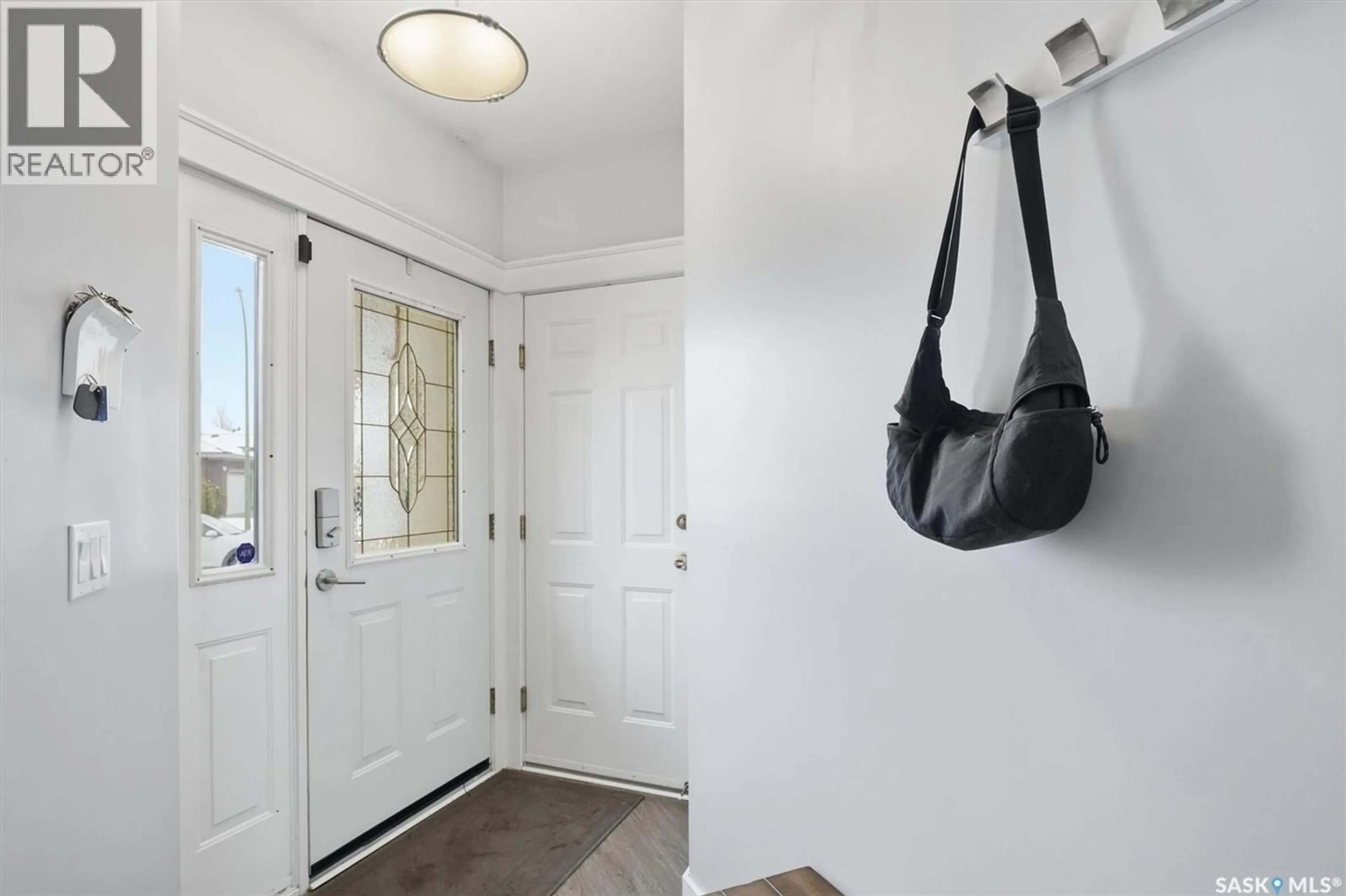 Indoor entryway for 302 BUDZ CRESCENT, Saskatoon Saskatchewan S7N4M5